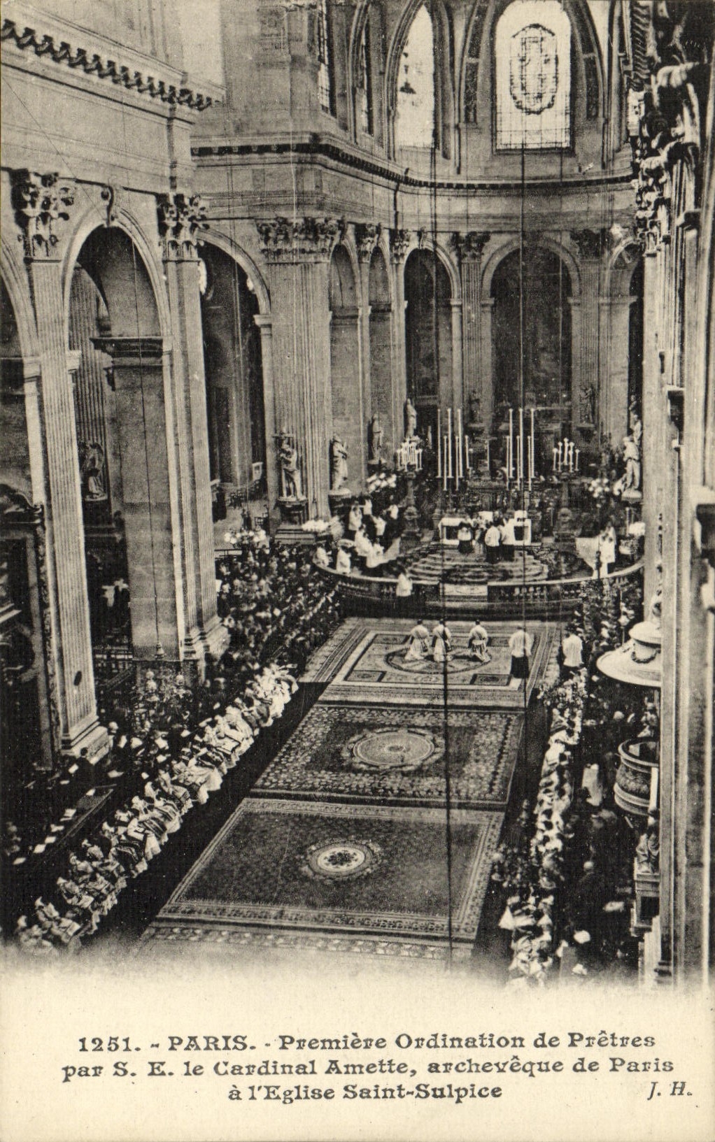 CPA Paris Premiere Ordination De Pretres Par le cardinal Amette archeveque de Paris a l'eglise Saint Sulpice