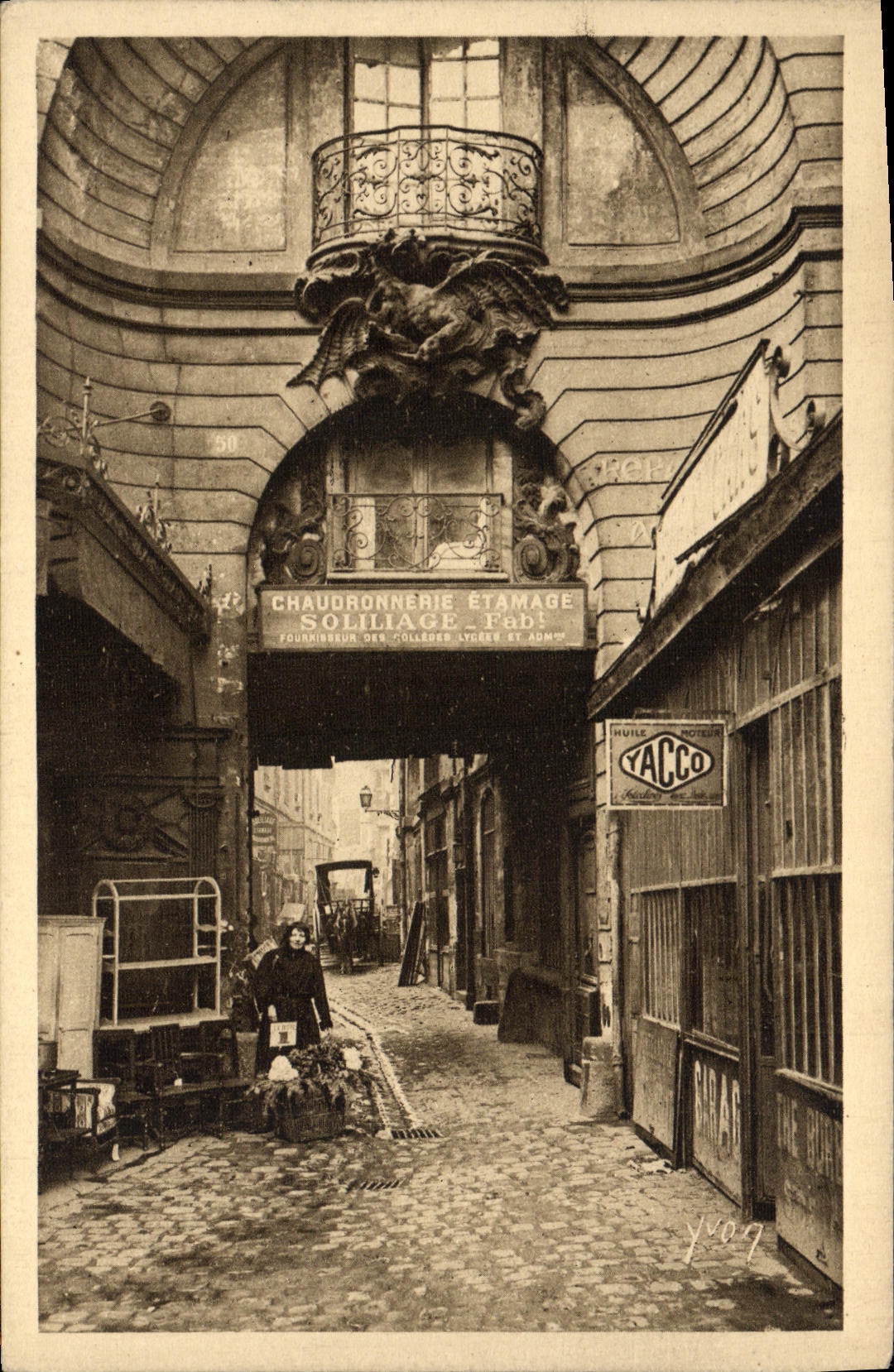 CPA Paris En Flanant La Cour du Dragon