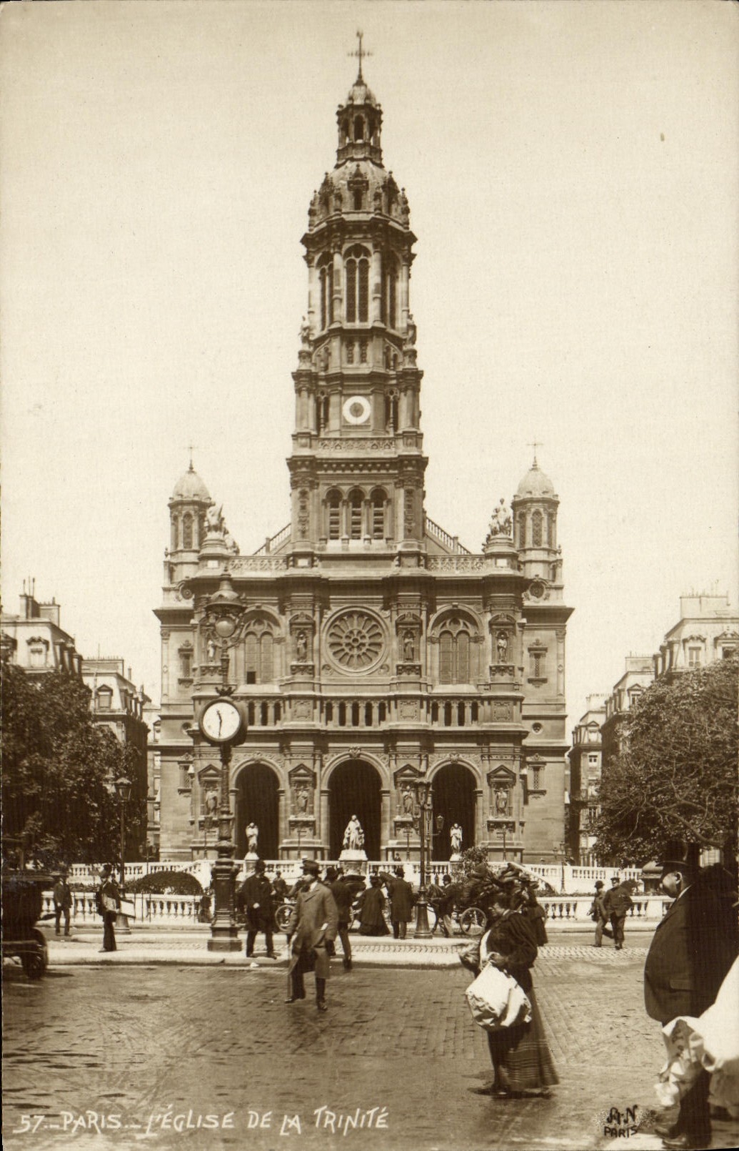 CPA Paris L'Eglise De La Trinite