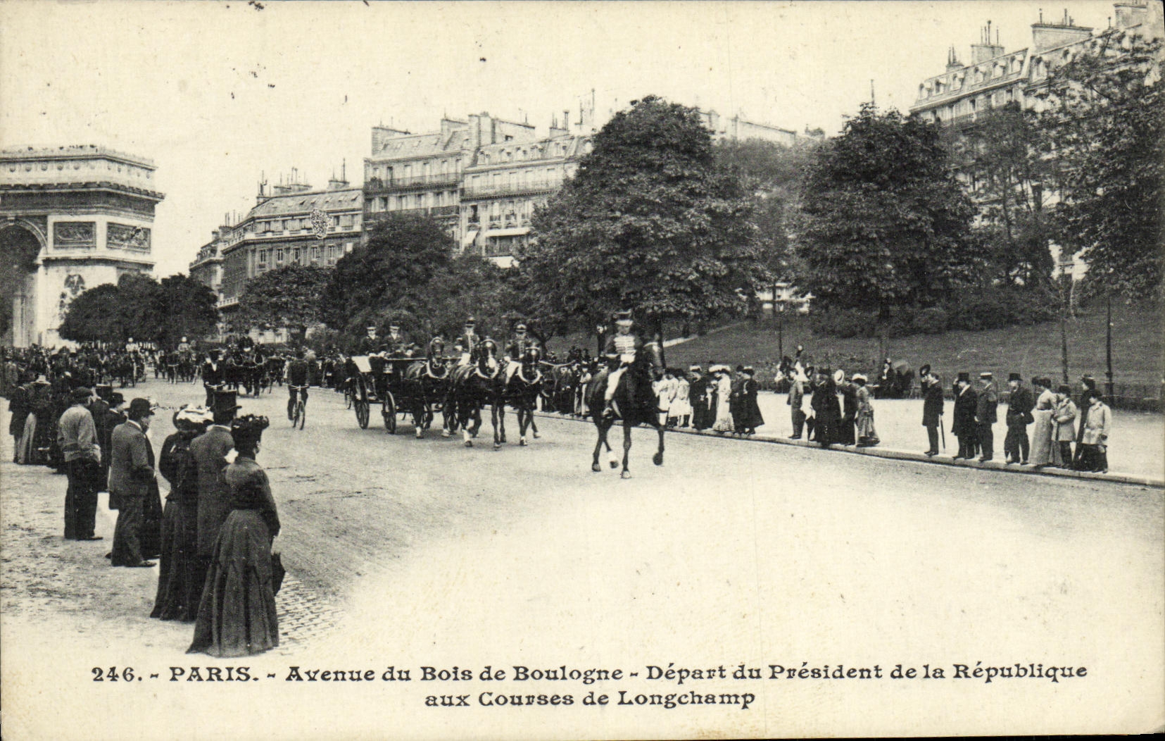CPA Paris Avenue Du Bois De Boulogne Depart Du President De La Republique aux courses de Longchamp