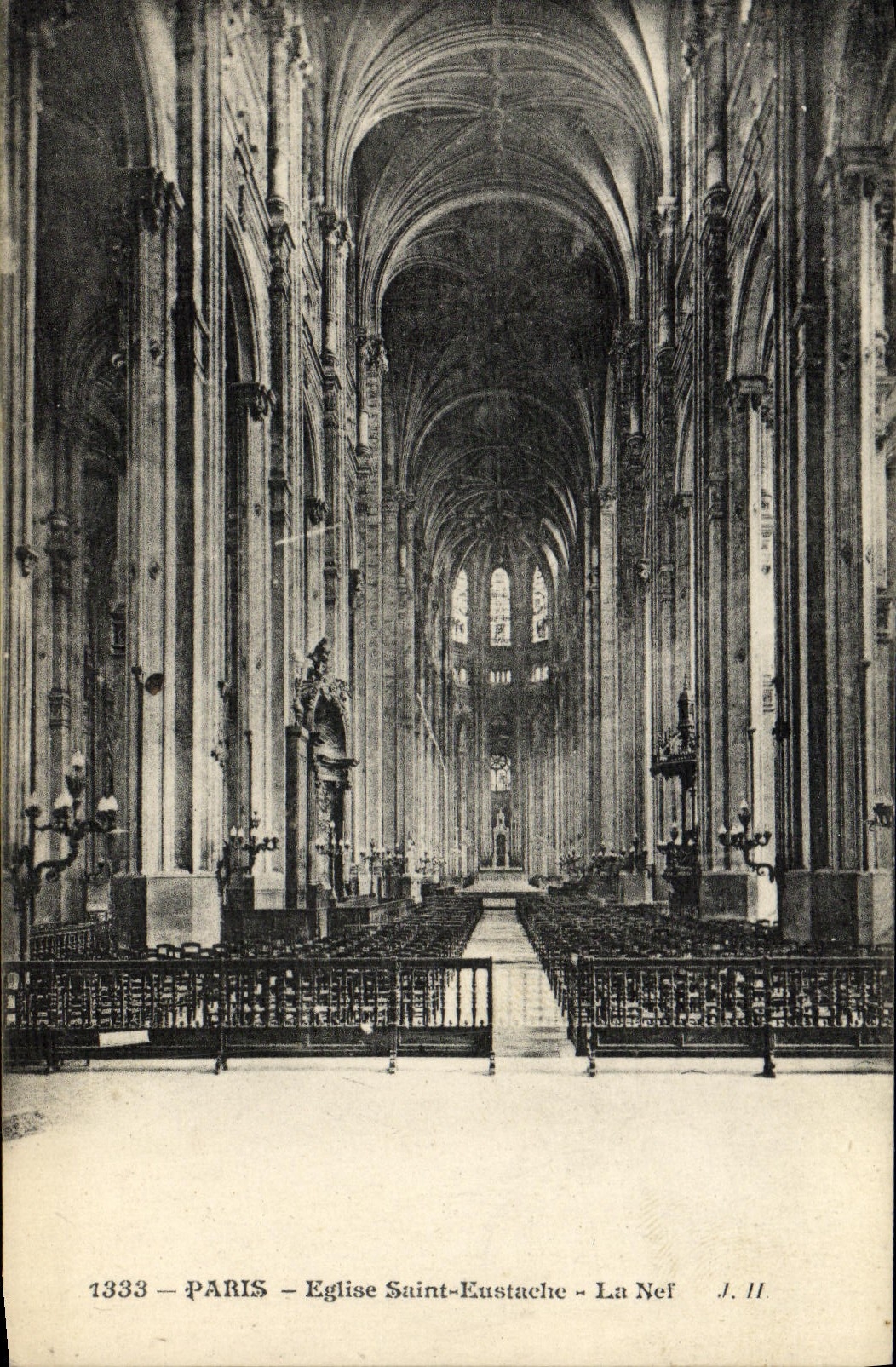 CPA Paris Eglise Saint Eustache La nef
