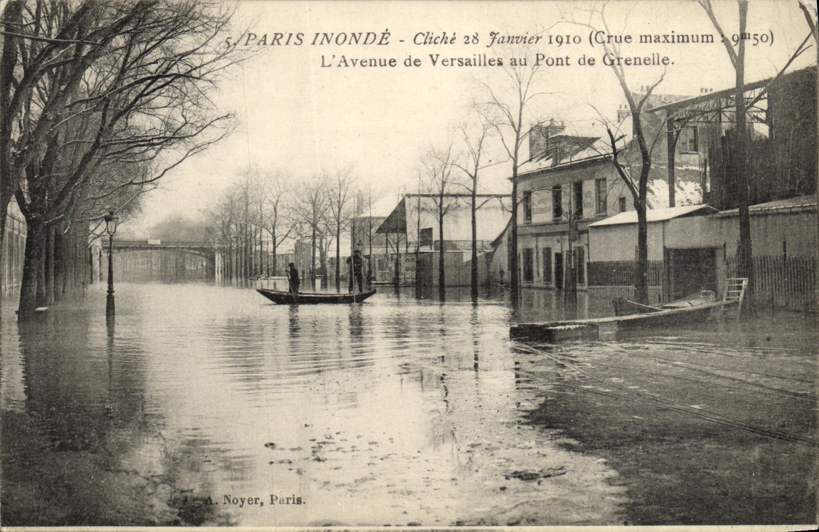 VINTAGE POSTCARD Paris Floods the Avenue Of Versailles To the Bridge De Grenelle
