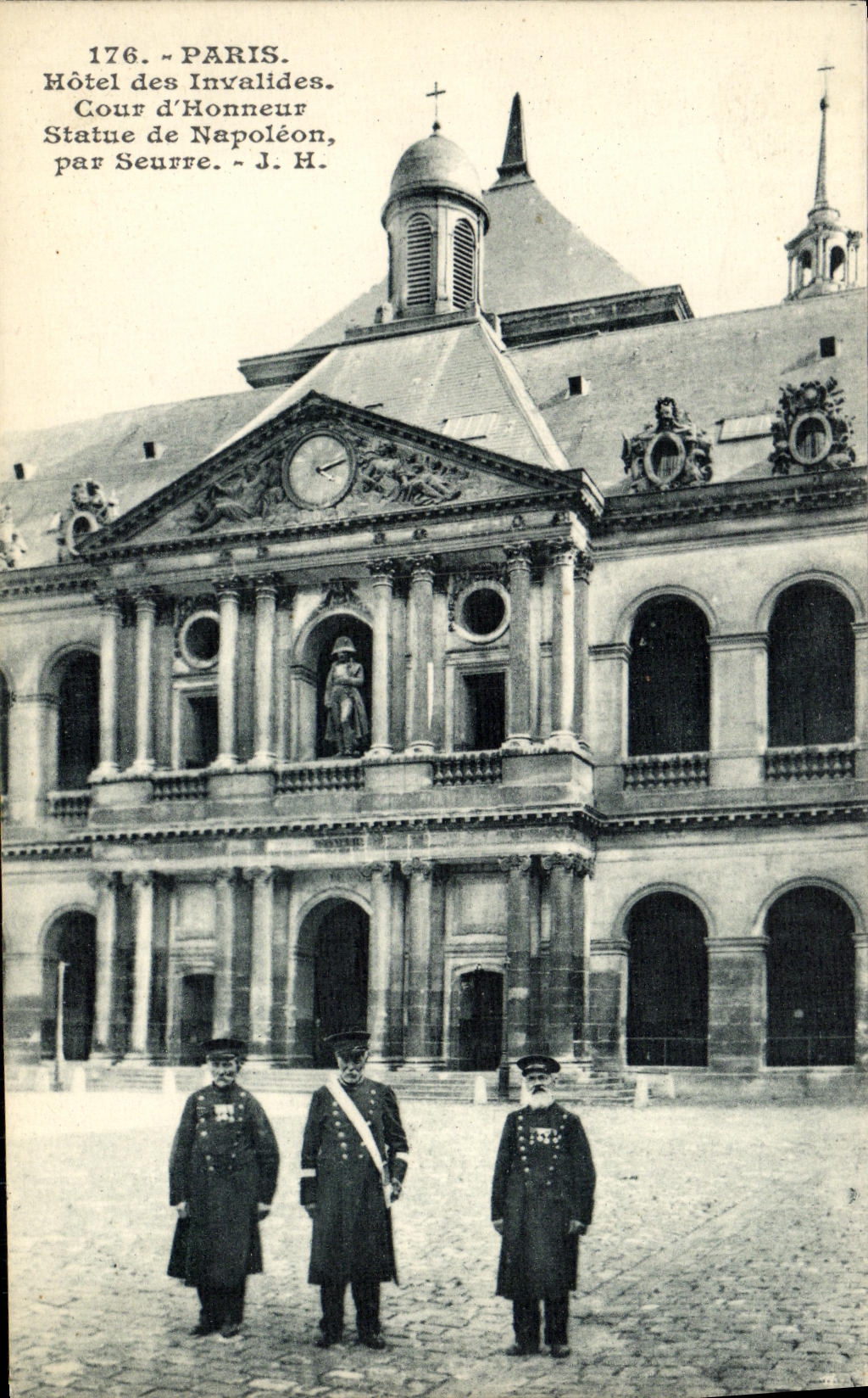 CPA Paris Hotel Des Invalides Cour D'Honneur Militaria