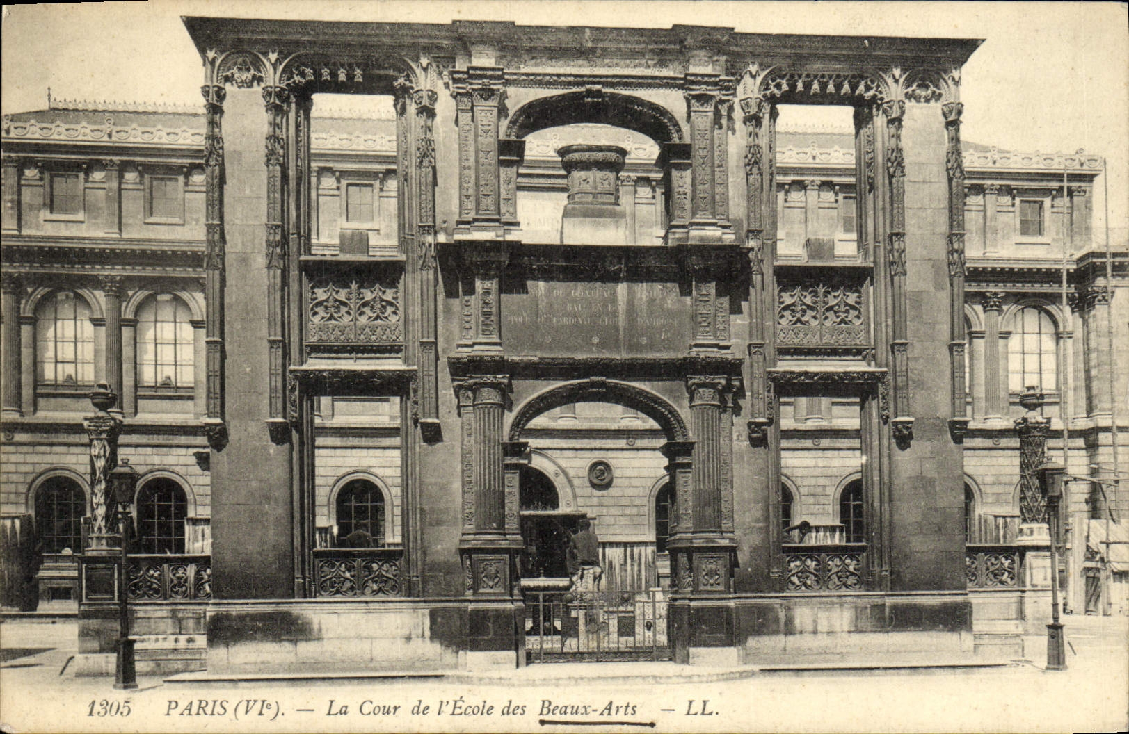 CPA Paris La Cour de L'Ecole des Beaux Arts