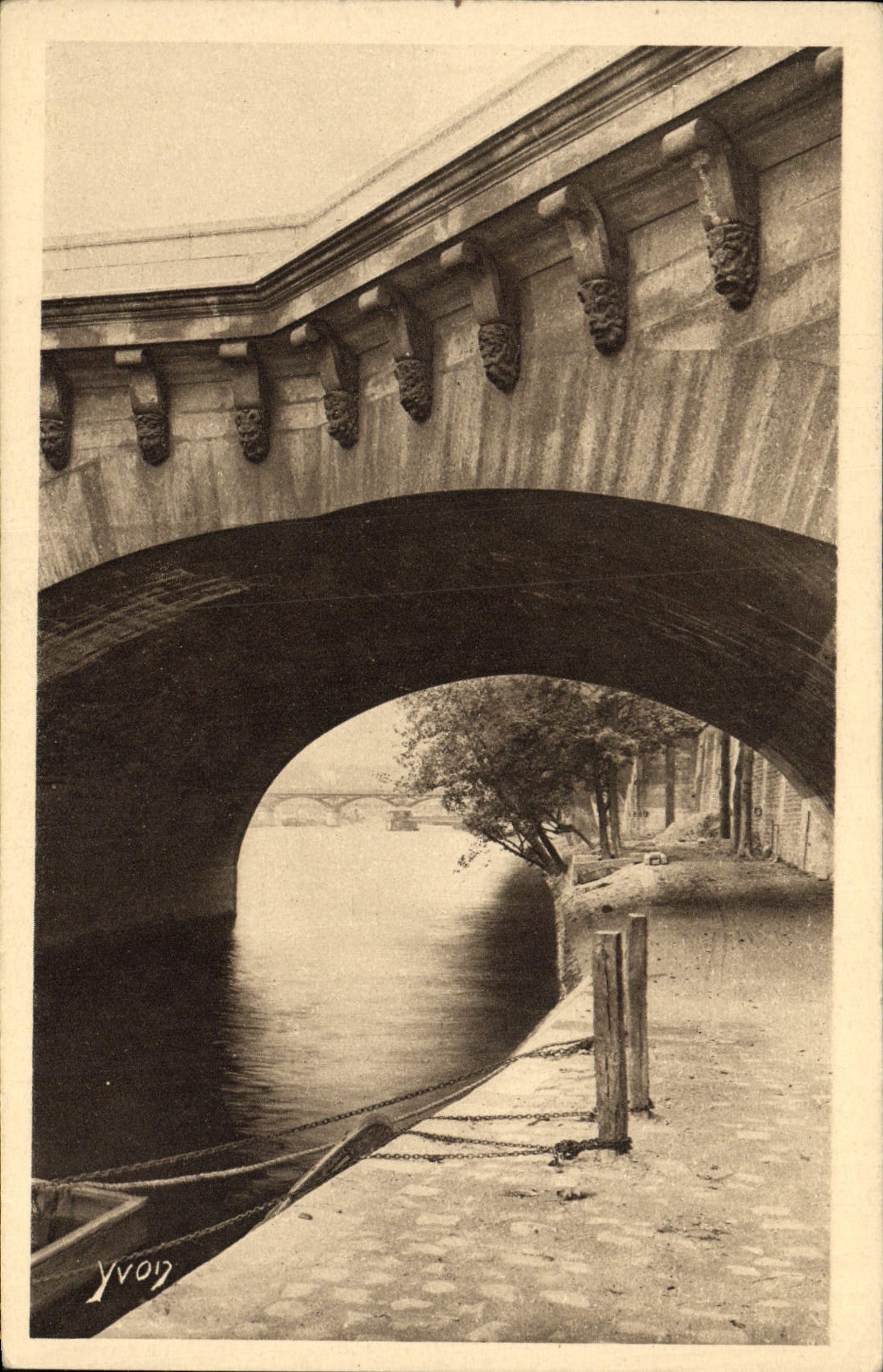 VINTAGE POSTCARD Paris While Strolling the New Bridge