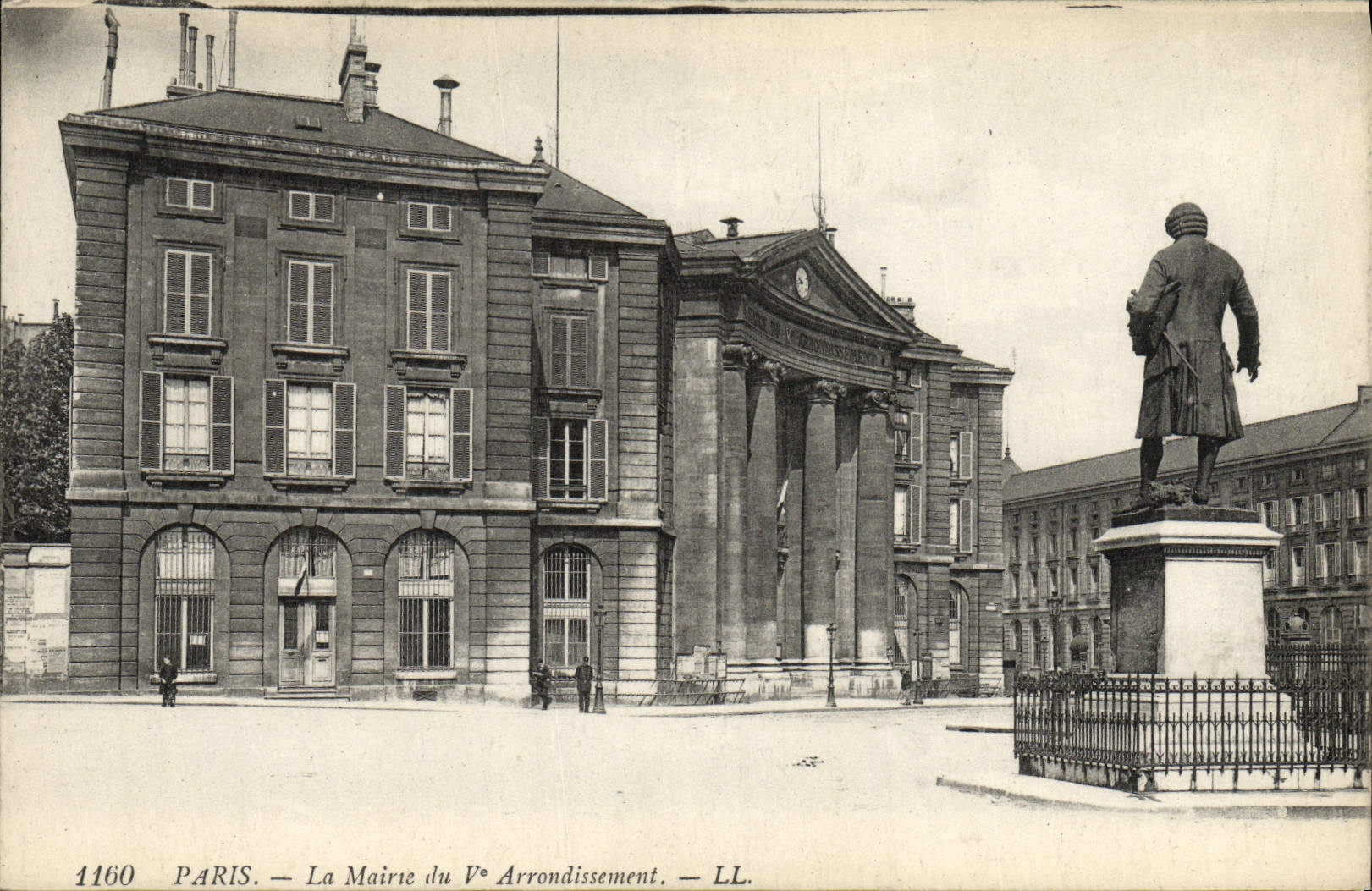 VINTAGE POSTCARD Paris the Town hall of 5th