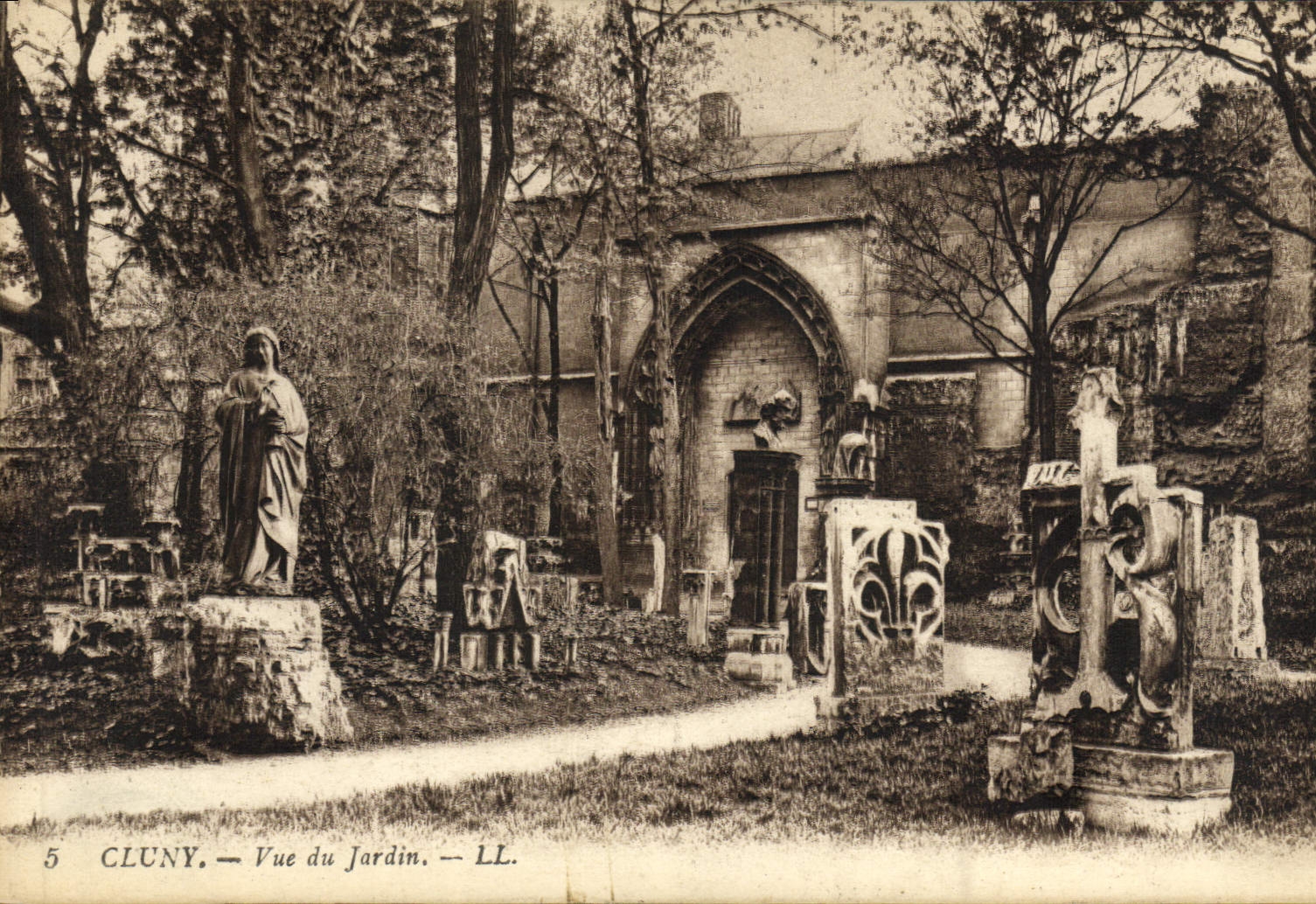 VINTAGE POSTCARD Paris Cluny Museum Seen Of the Garden