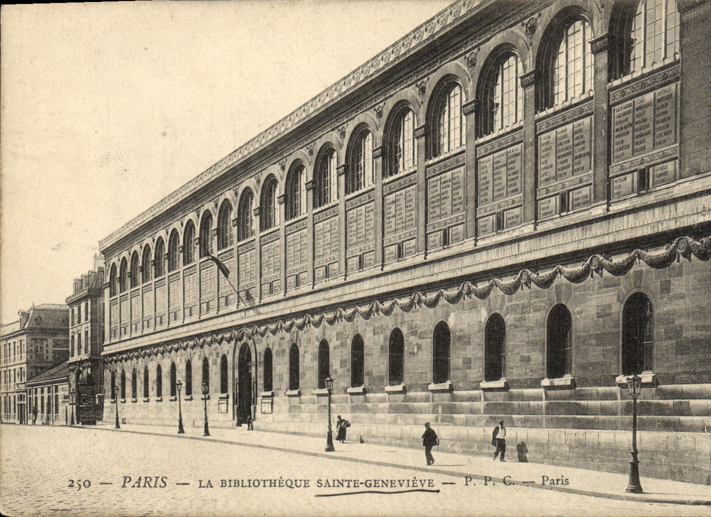 CPA Paris La Bibliotheque Sainte Genevieve