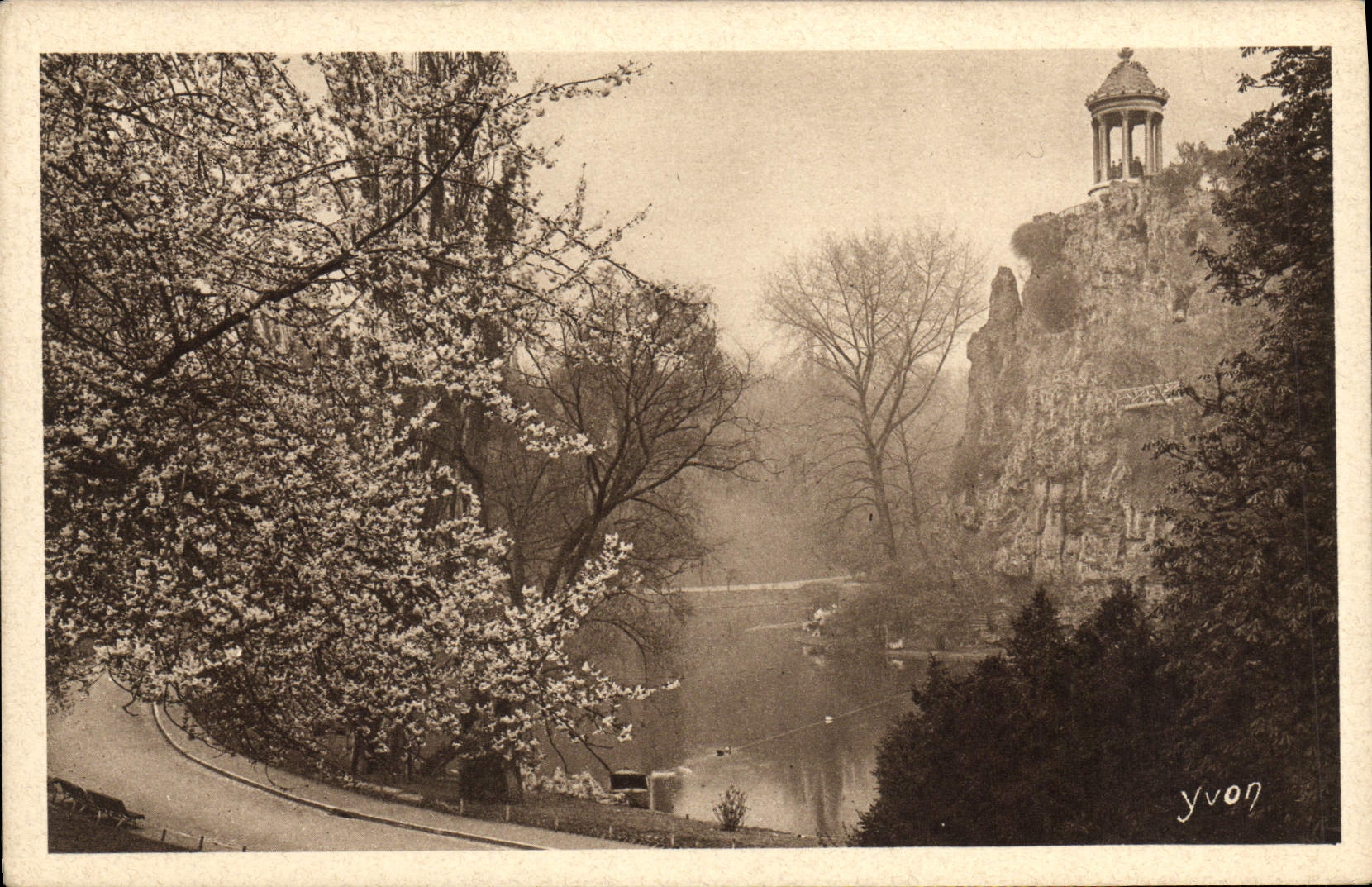 VINTAGE POSTCARD Paris Park of the Hillocks of Chaumont