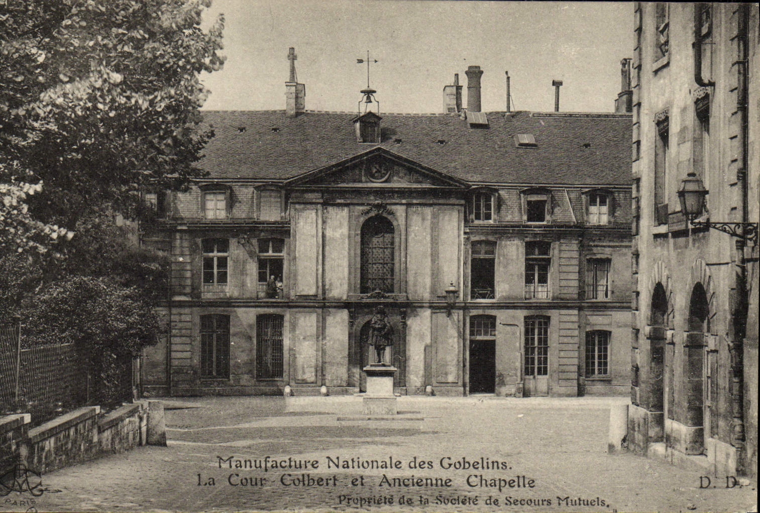CPA Paris Manufacture nationale des Gobelins La cour colbert et Ancienne chapelle