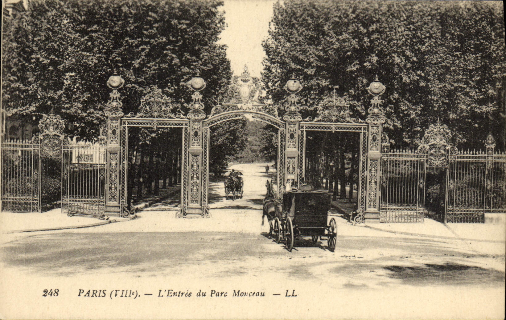 VINTAGE POSTCARD Paris the Entry of the Park Heap