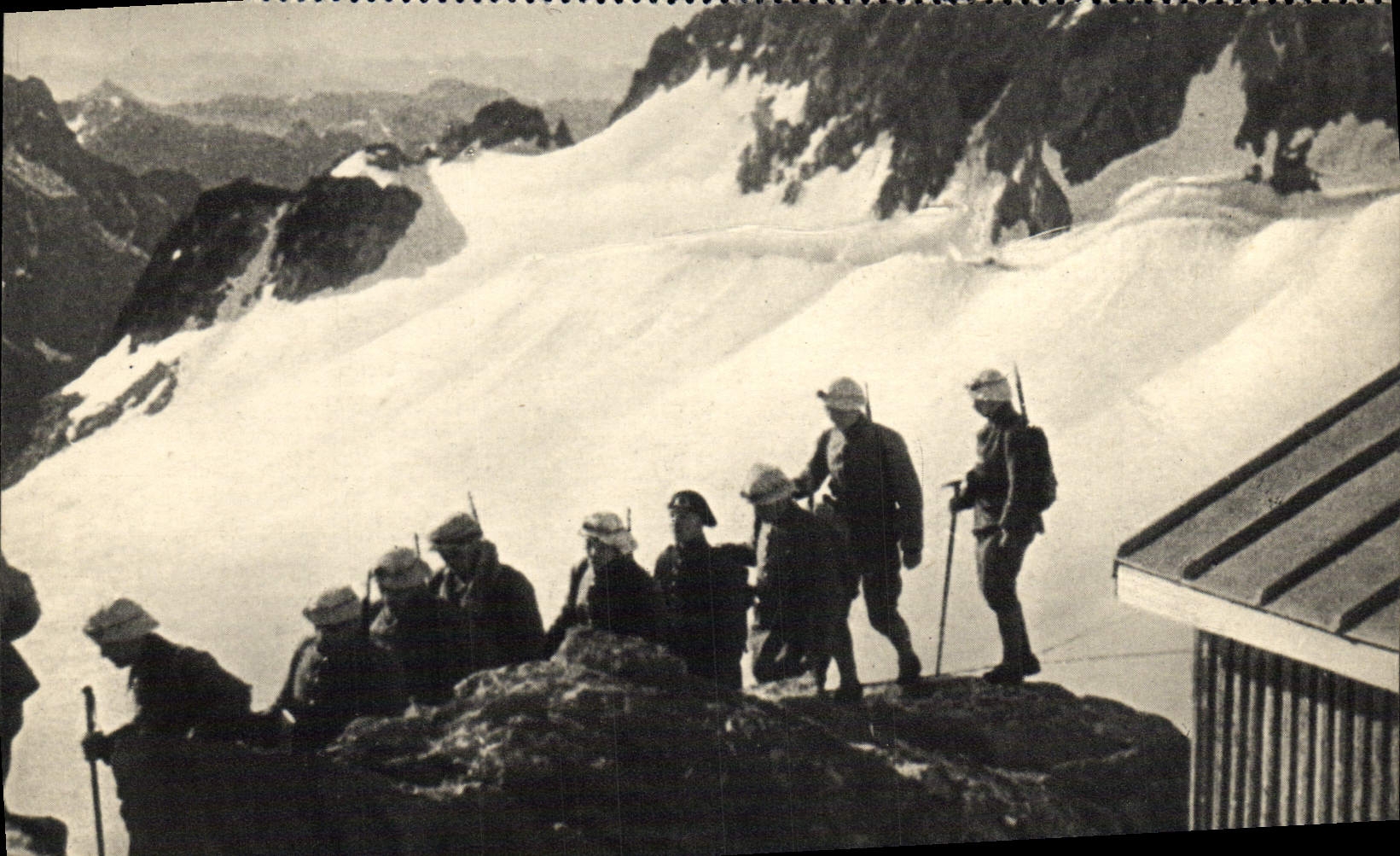 CPM Militaria Depart d'une patrouille en haute montagne