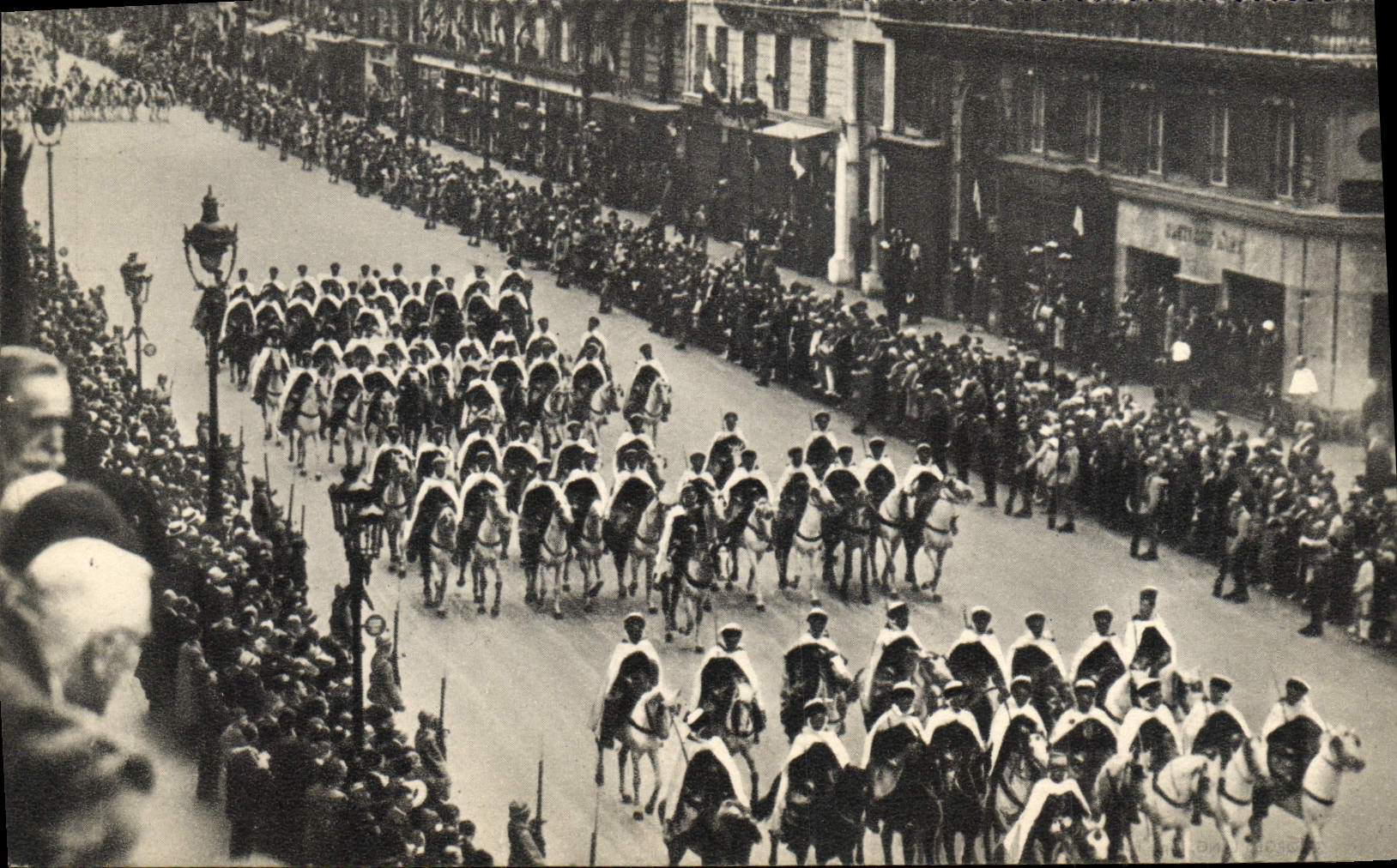 CPM Militaria Spahis algeriens 