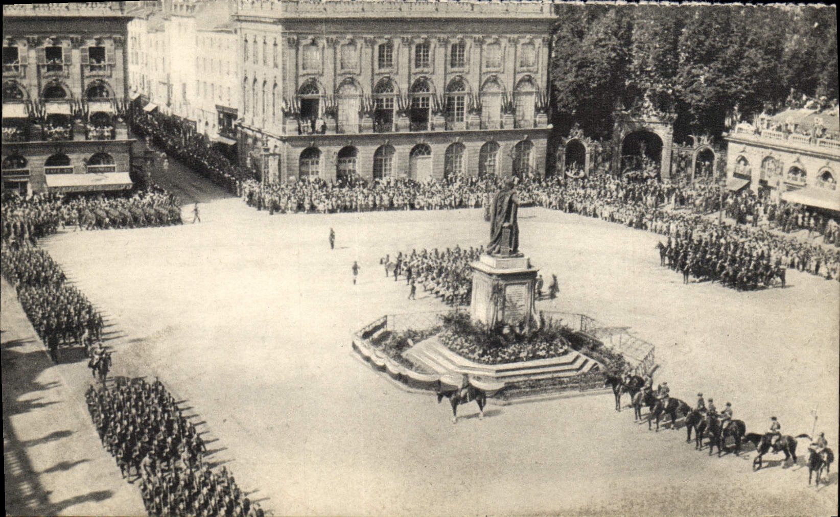 CPM Militaria Prise d'armes a Nancy 