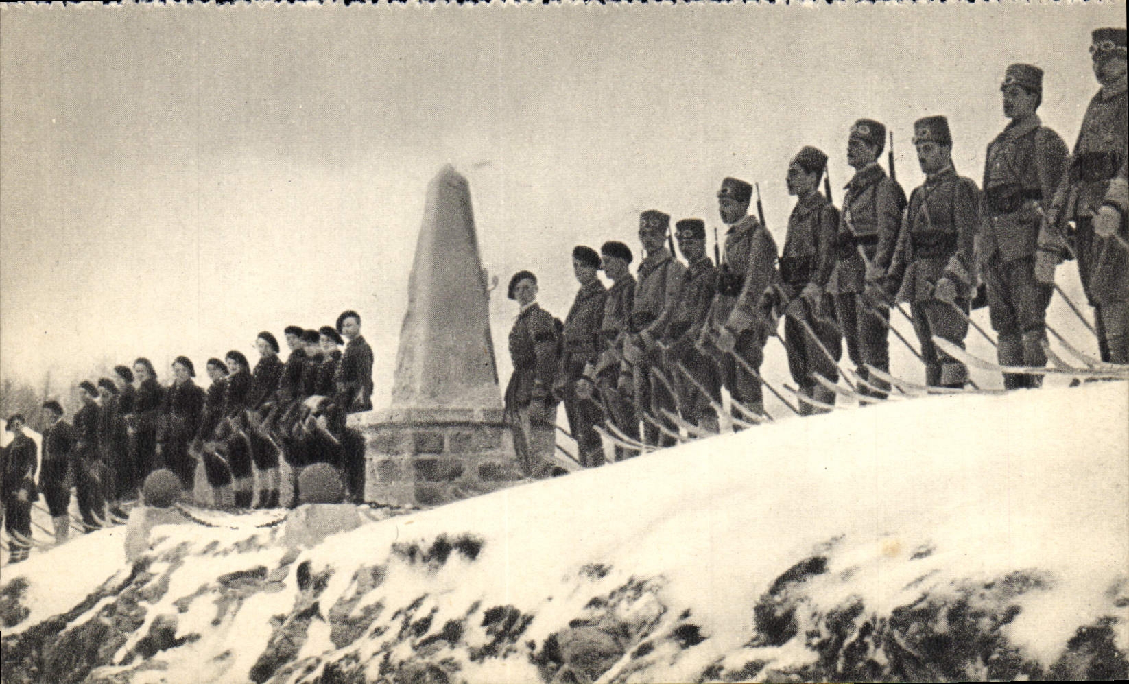 CPM Militaria Col de l'Aution Alpes Maritimes Chasseurs alpins et tirailleurs nord africains dans la neige