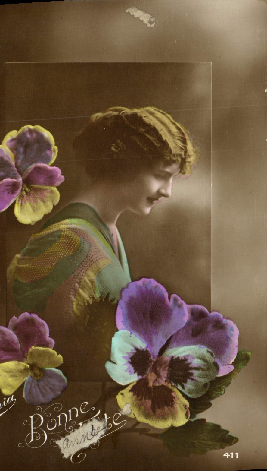 CPA Bonne Annee Femme Fleurs