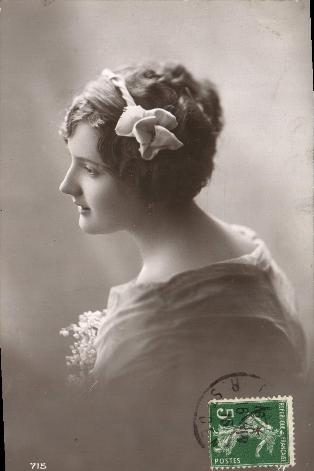 CPA Fantaisie Bonne Annee Femme 