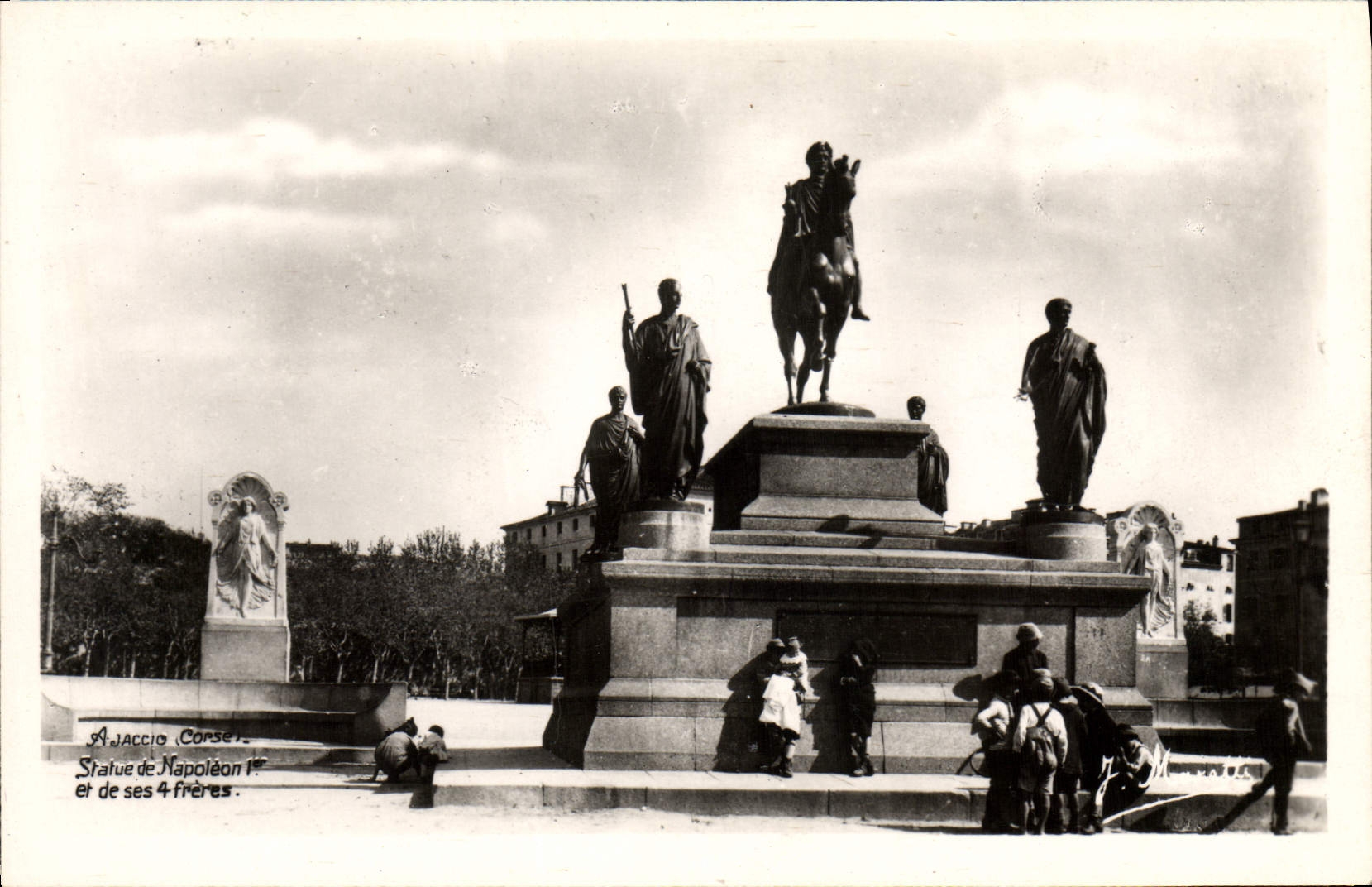 CPA Ajaccio Statue de Napoleon 1er et de ses 4 freres