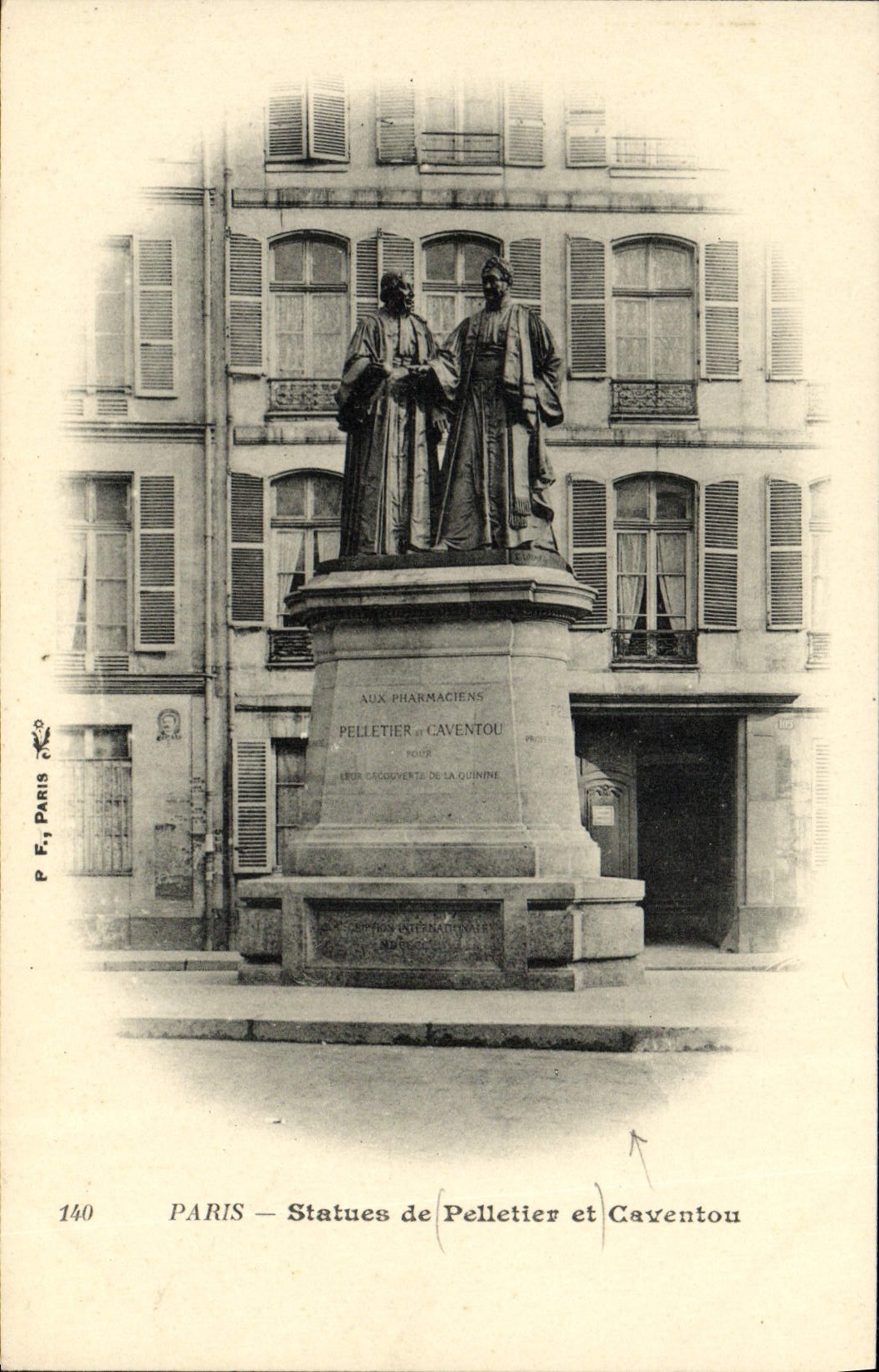 CPA Paris Statues de Pelletier et Caventou