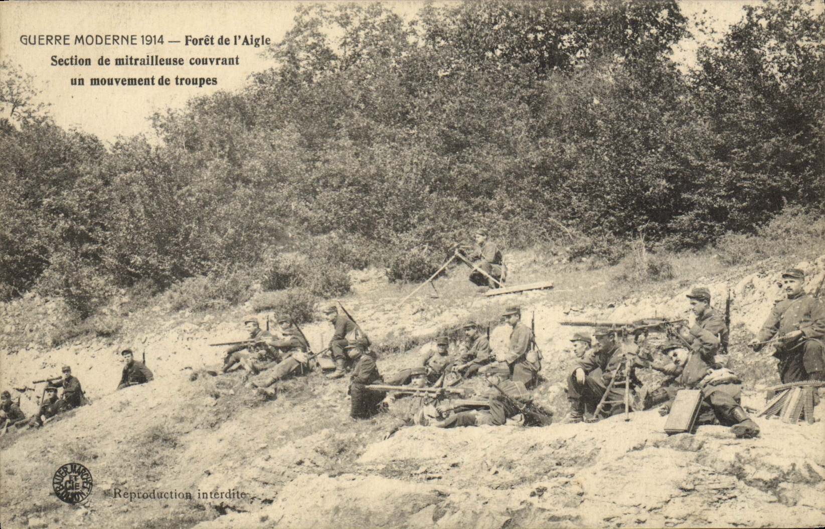 CPA Guerre Moderne Foert de l'Aigle Section de mitrailleuse couvrant un mouvement de troupes Militaria