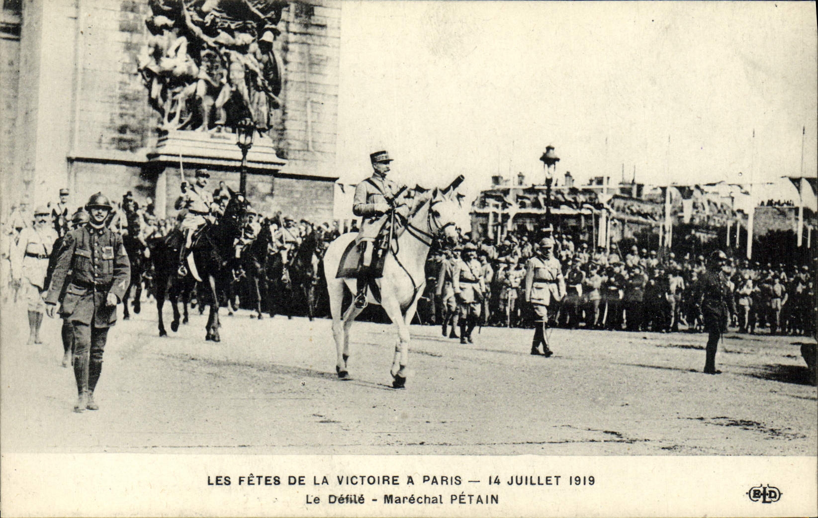 VINTAGE POSTCARD the Festivals of the Victoire has Paris the procession Marechal Petain