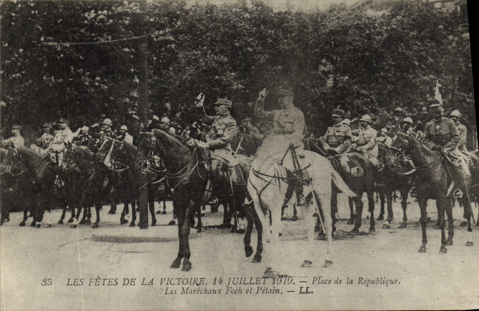 VINTAGE POSTCARD the Festivals of the Victoire Places Republic Marshals Foch and Petain Militaria