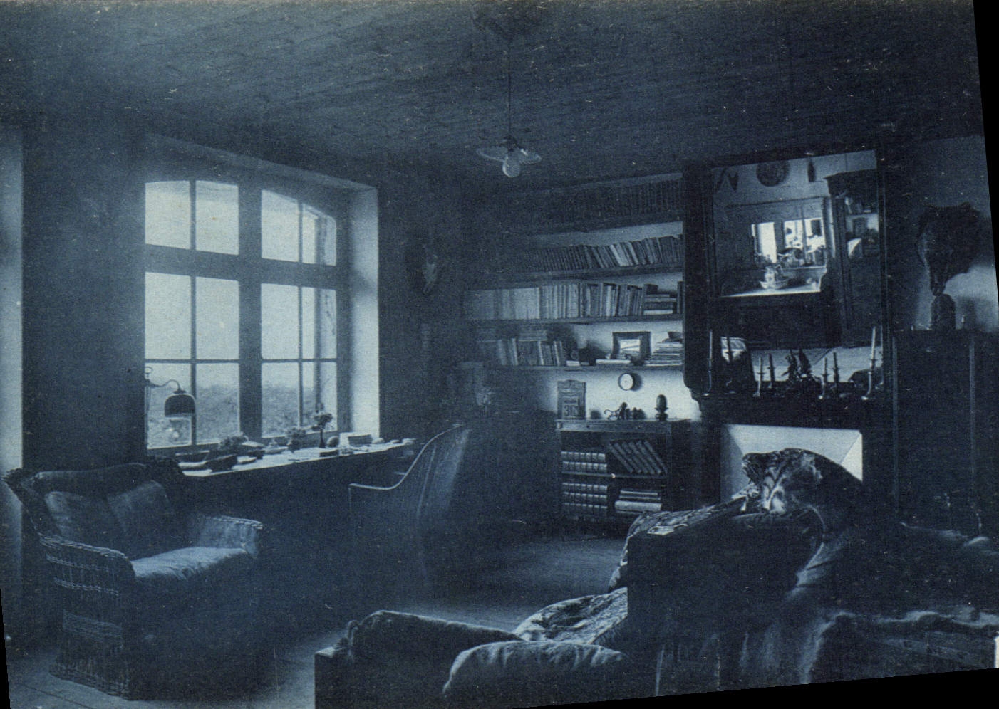 VINTAGE POSTCARD the Shack Room of Clemenceau Its work table vis-a-vis the sea