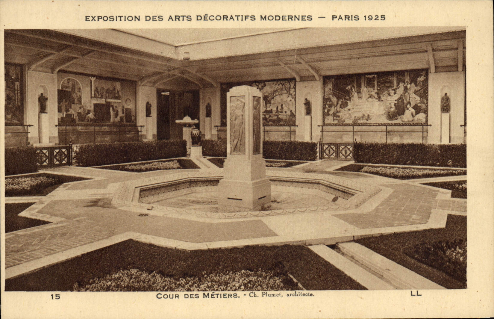 CPA Exposition des Arts Decoratifs Modernes Paris Cour des Metiers 