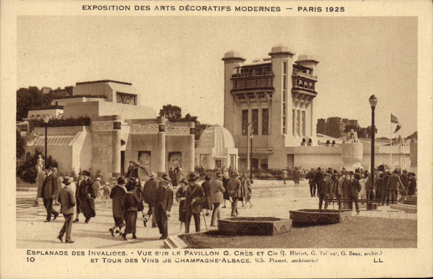 Feria de la POSTAL de la VENDIMIA de la explanada decorativa moderna de París de los artes del Invalids visto en la casa de Cres y los vinos del Co y del torno