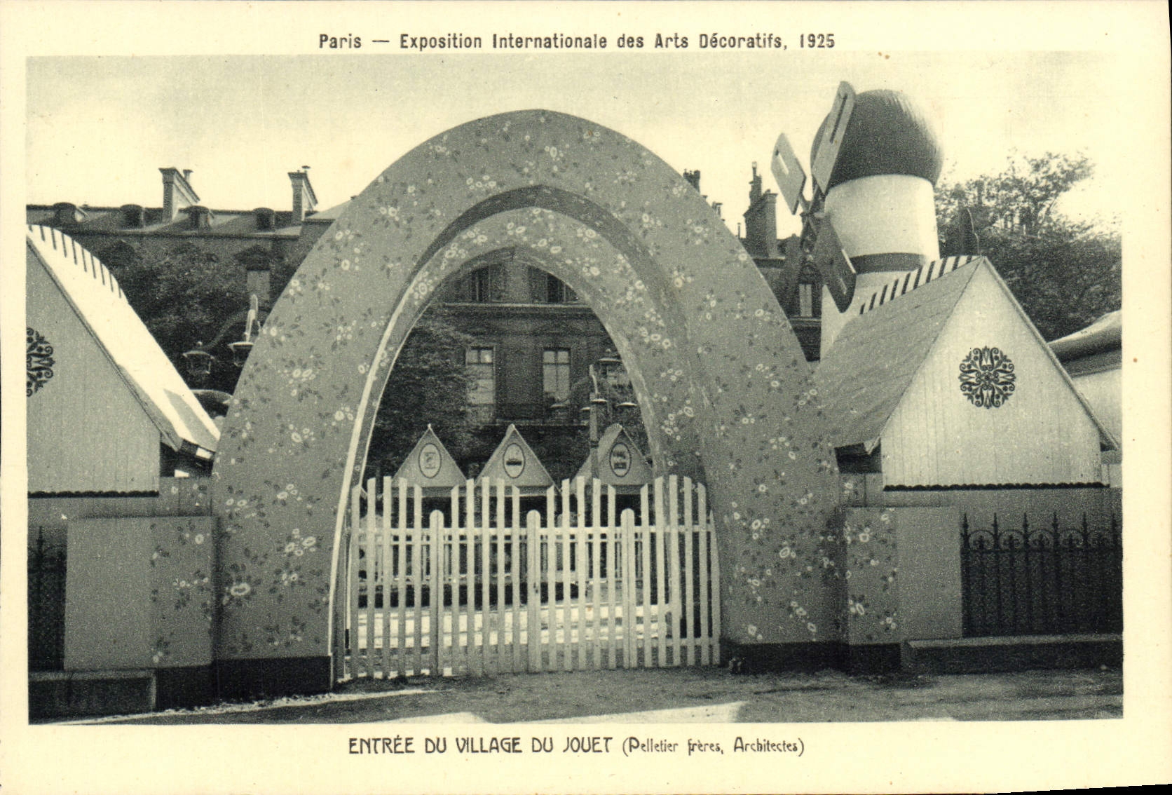 CPA Paris Exposition Internationle des Arts Decoratifs Entree du village du jouet 