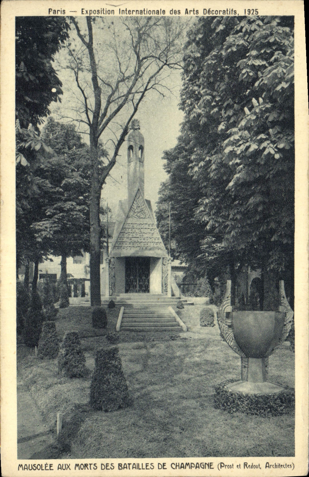 CPA Paris Exposition Internationale des Arts Decoratifs Mausolee aux morts des batailles de Champagne 
