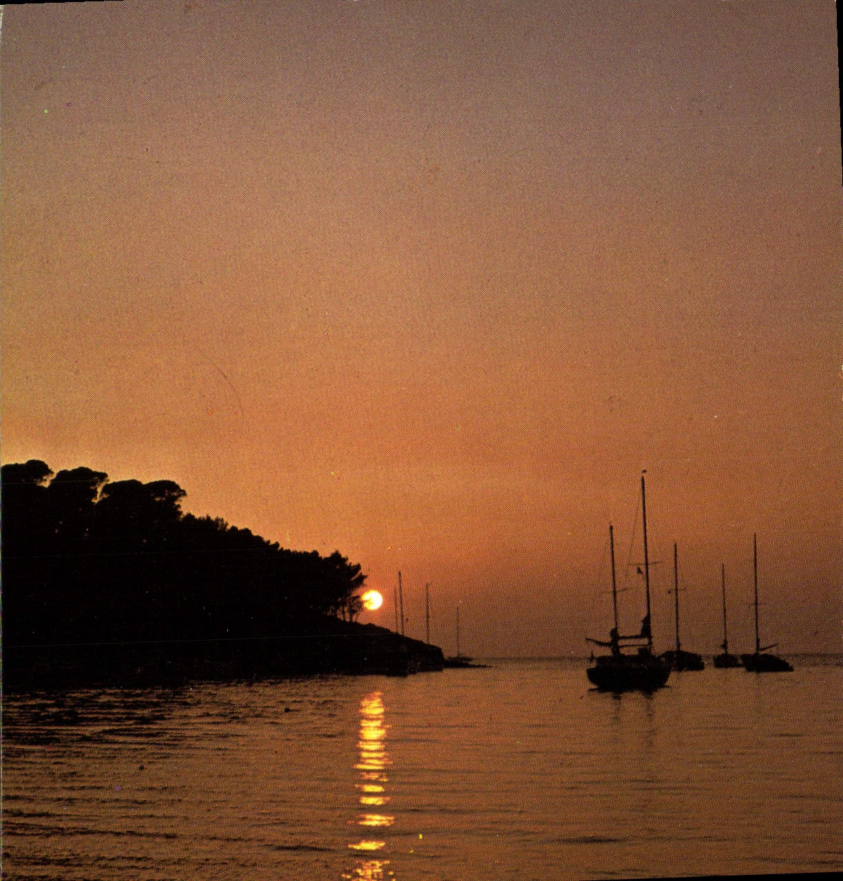 POSTAL MODERNA la dimensión de la puesta del sol azul