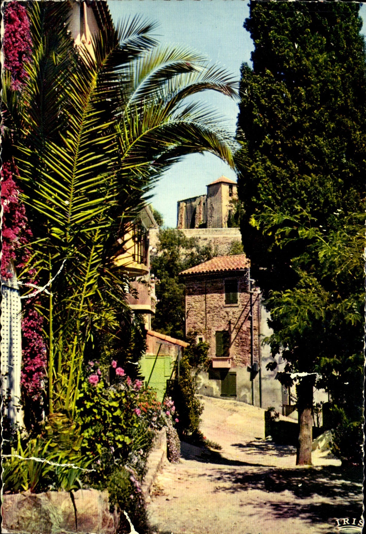 POSTAL MODERNA la dimensión de la aldea vieja azul de Provence