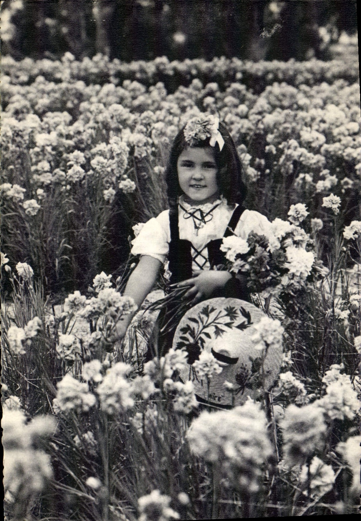 CPM Cote D'Azur Costume Du Pays Folklore Enfant