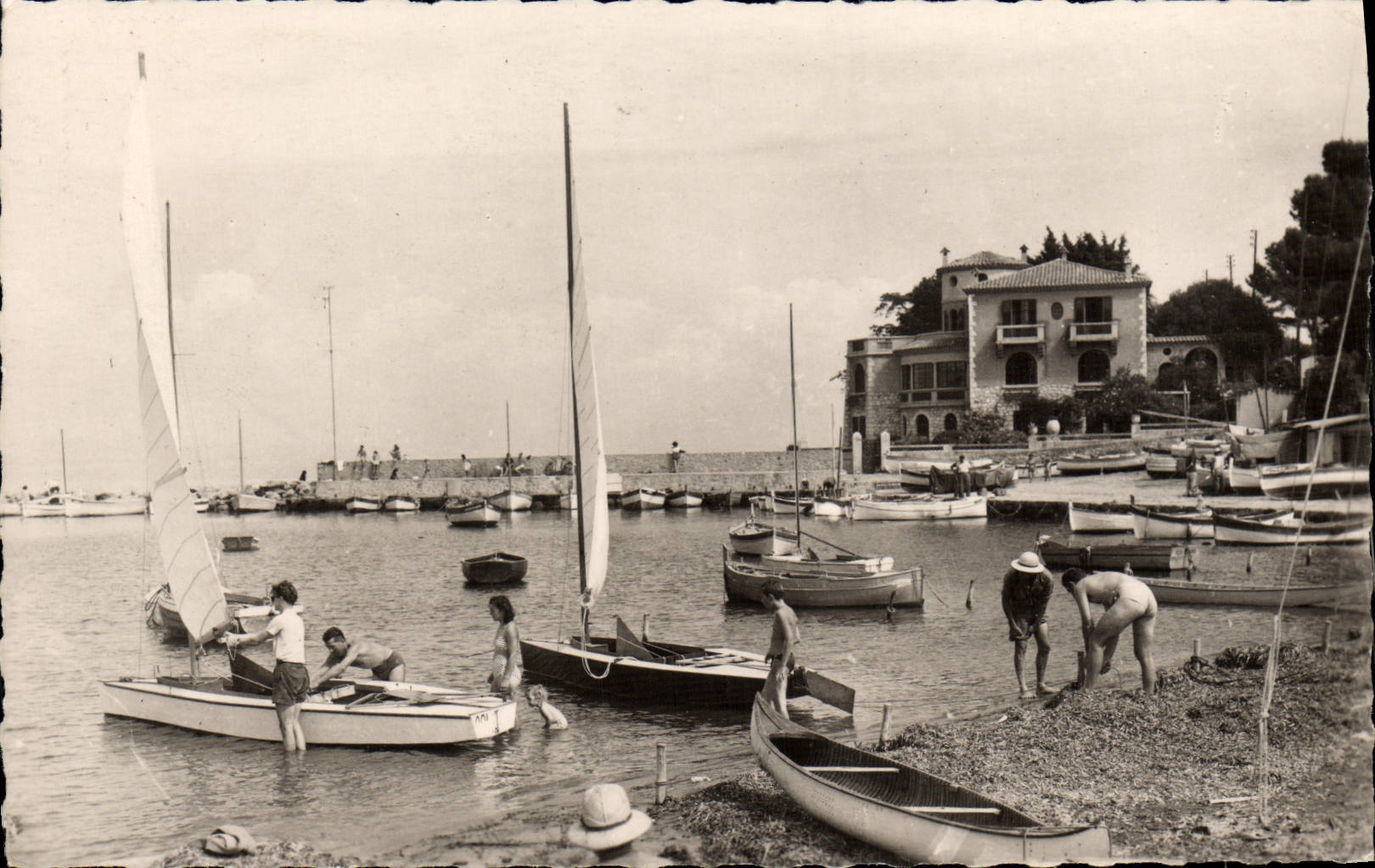 VINTAGE POSTCARD Antibes the Port and the Beach of Dirtied the Boats