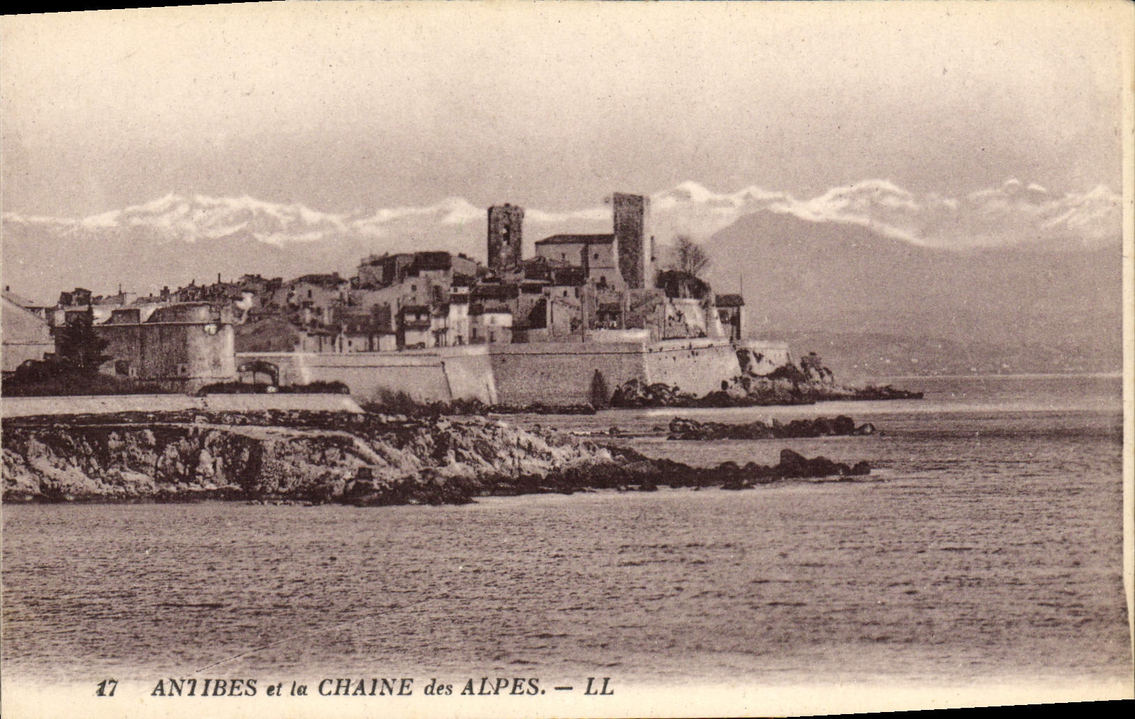 CPA Antibes et la Chaine Des Alpes