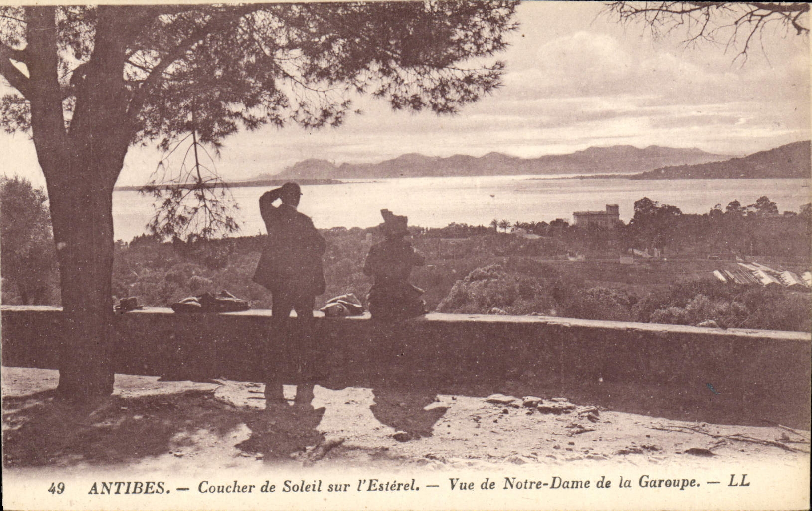 CPA Antibes Coucher de Soleil sur L'Esterel Vue De Notre Dame de La Garoupe