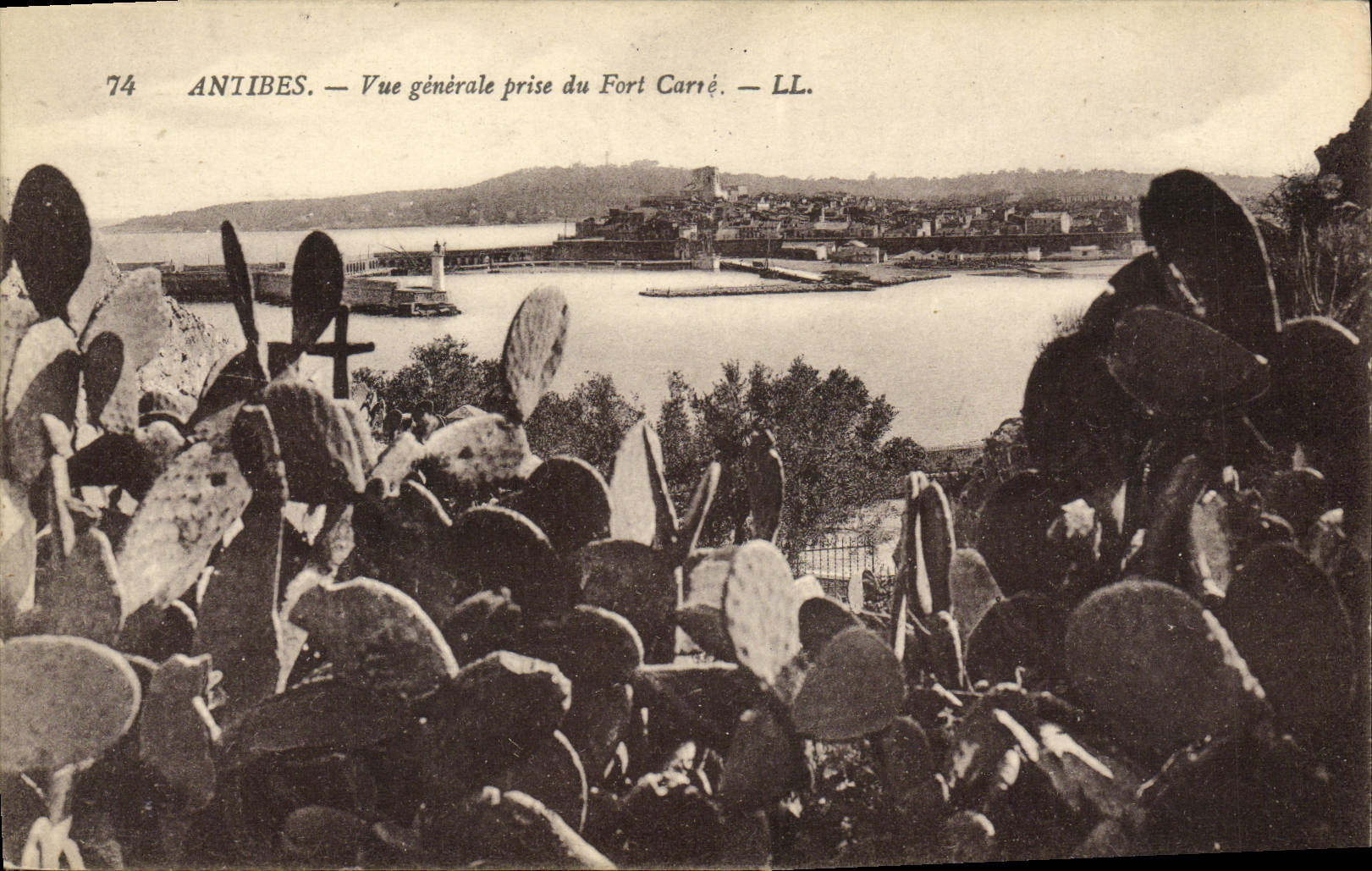 Opinión de Antibes de la POSTAL de la VENDIMIA tomada de cuadrados fuertes