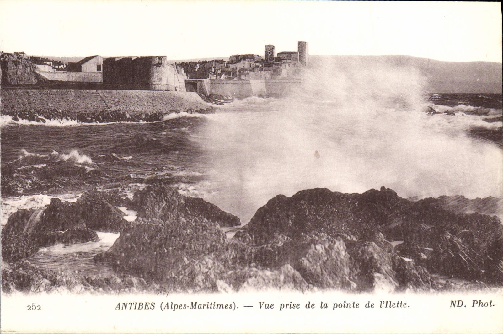 CPA Antibes Vue Prise de la Pointe de I'llette