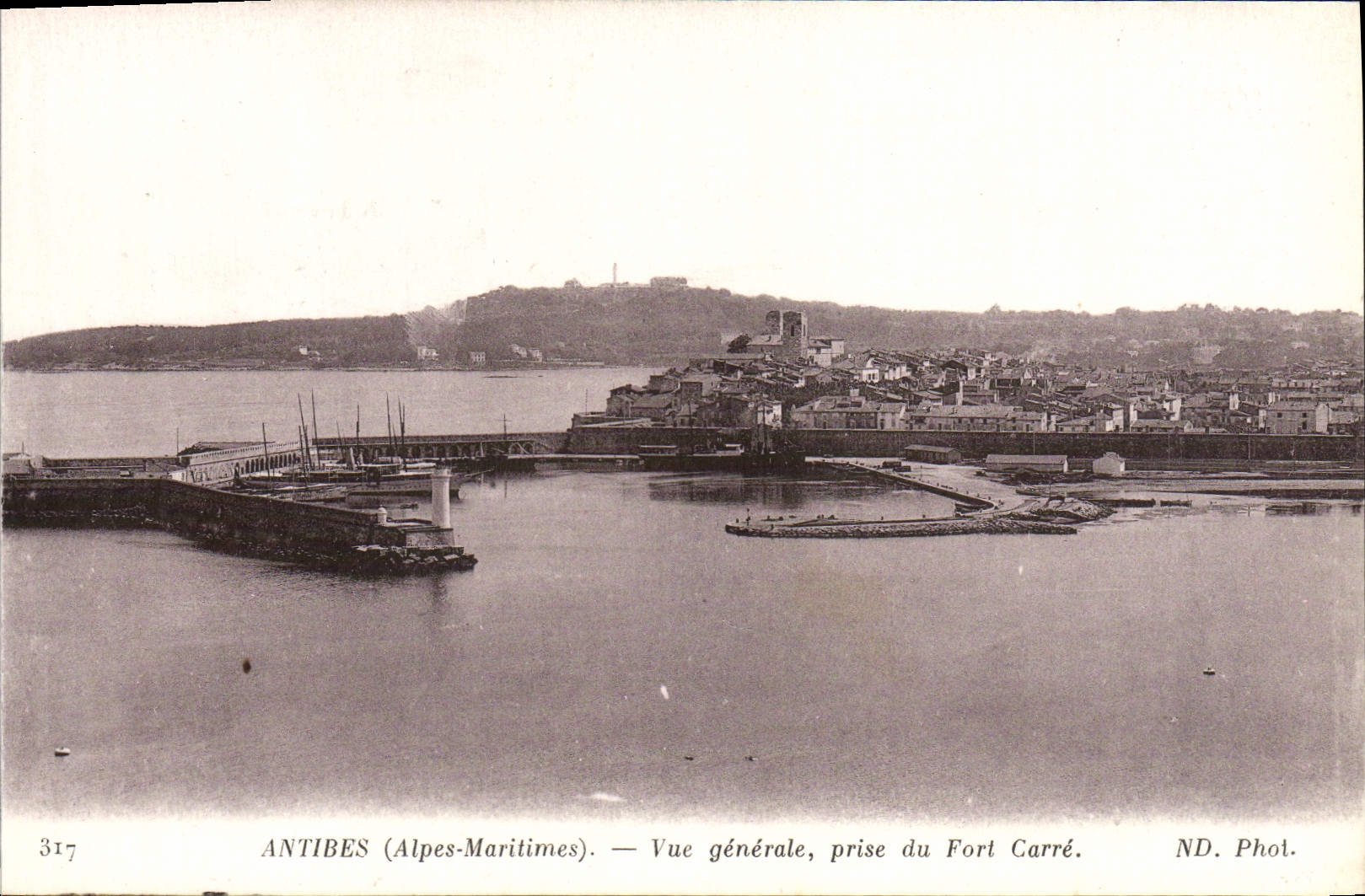 CPA Antibes Vue Generale Prise du Fort Carre