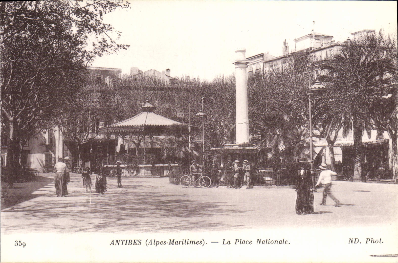 CPA Antibes La Place Nationale