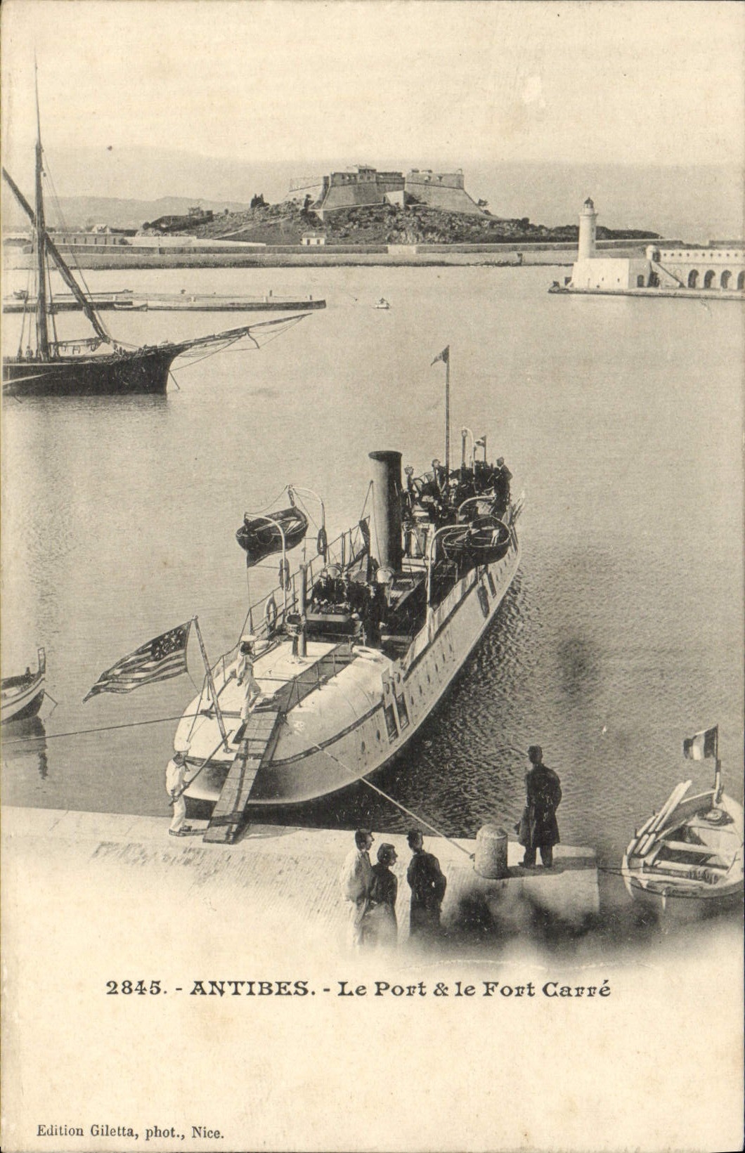 La POSTAL Antibes de la VENDIMIA el puerto el fuerte ajusta el barco