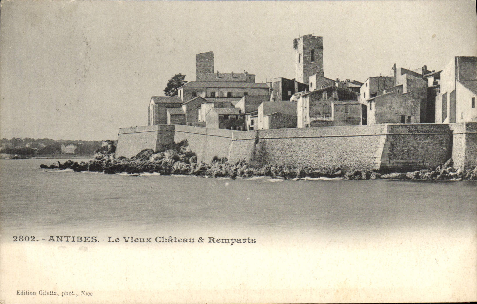CPA Antibes Le Vieux Chateau Remparts