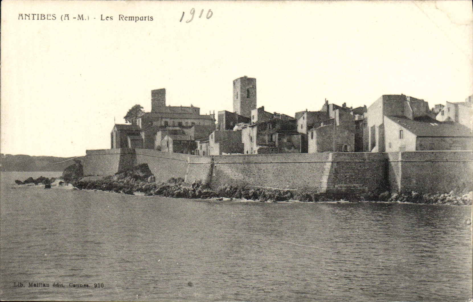 CPA Antibes Les Remparts