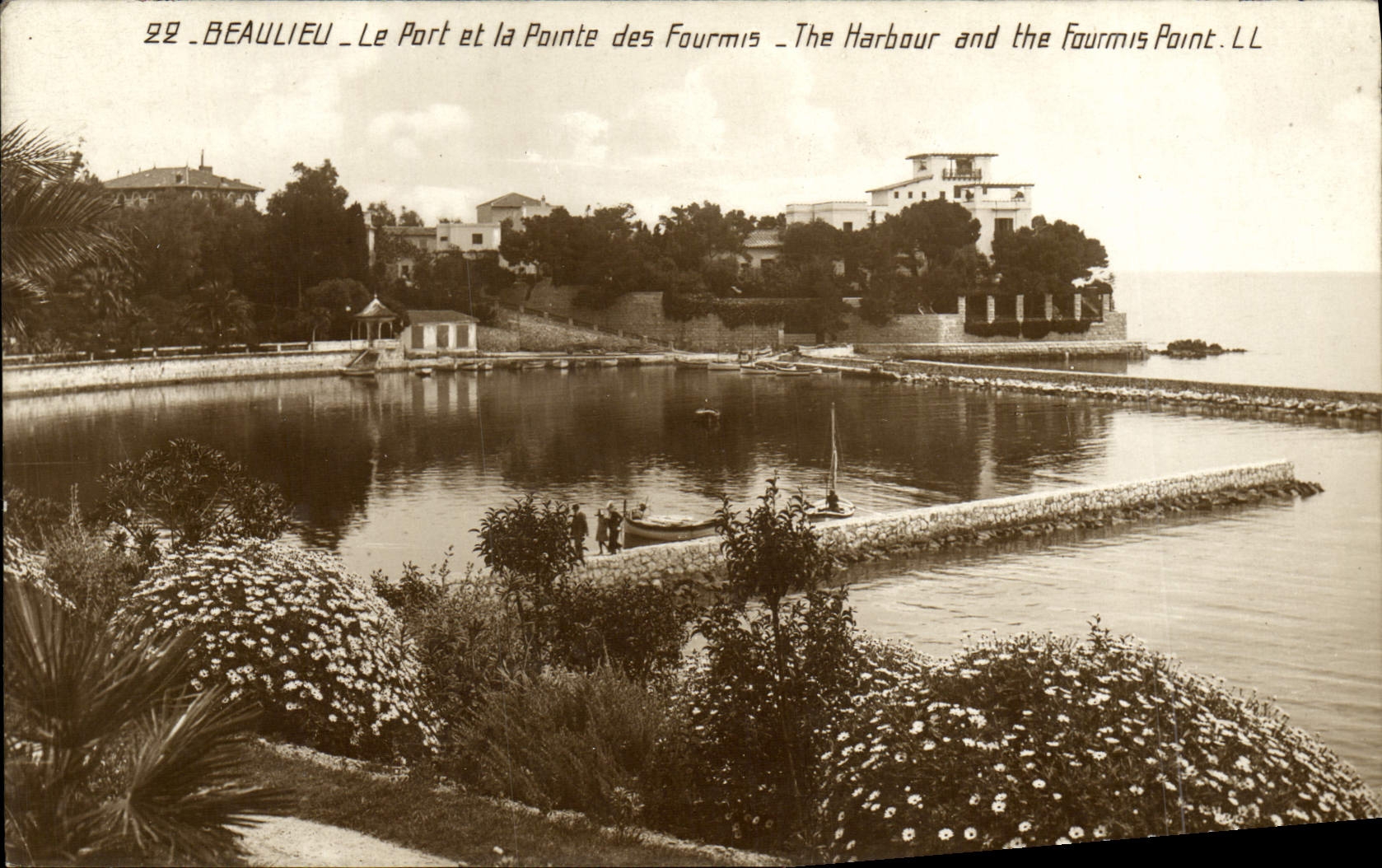 CPM Beaulieu Sur Mer Le Port et la pointe des fourmis 