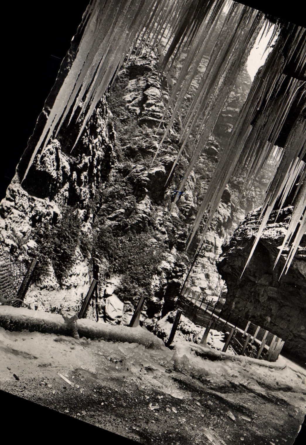 CPM Les gorges du Cians en hiver Route de Touet sur Var a Beuil