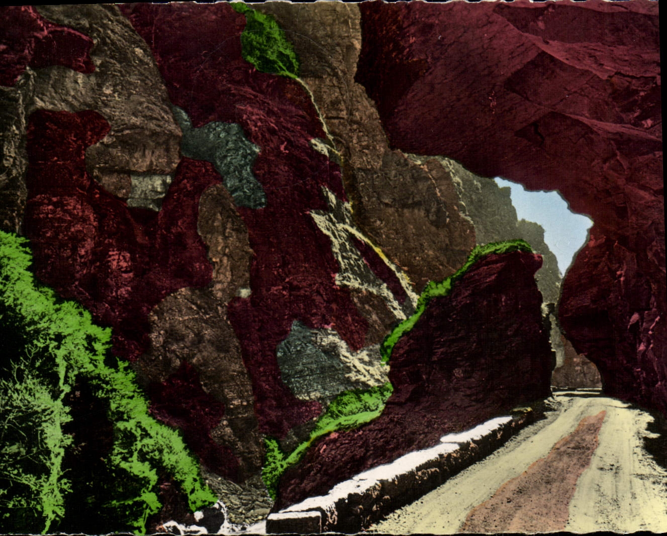 CPM Beuil La Route Dans Les Gorges