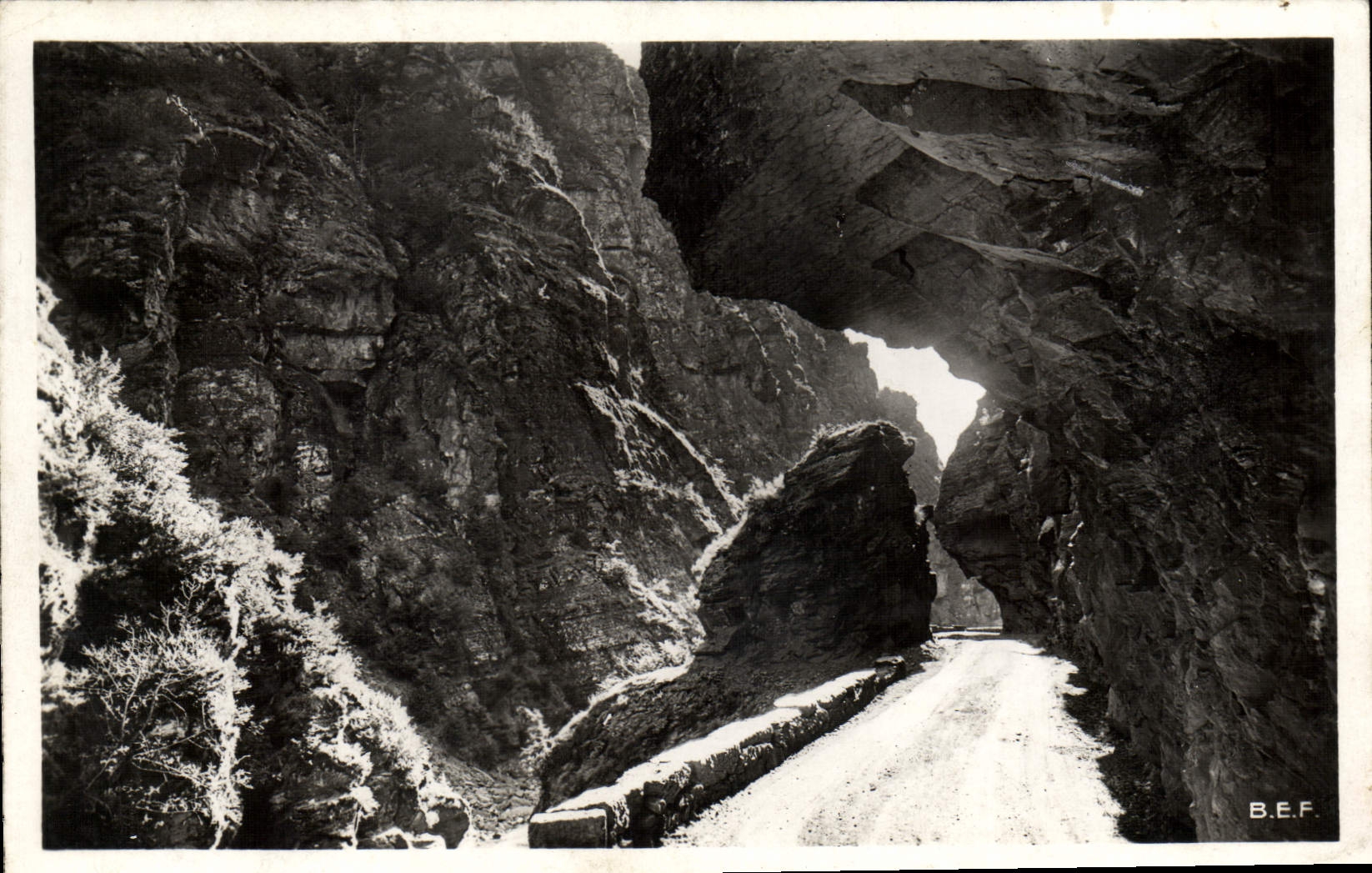 CPA Beuil La Route Dans Les Gorges du Cians 