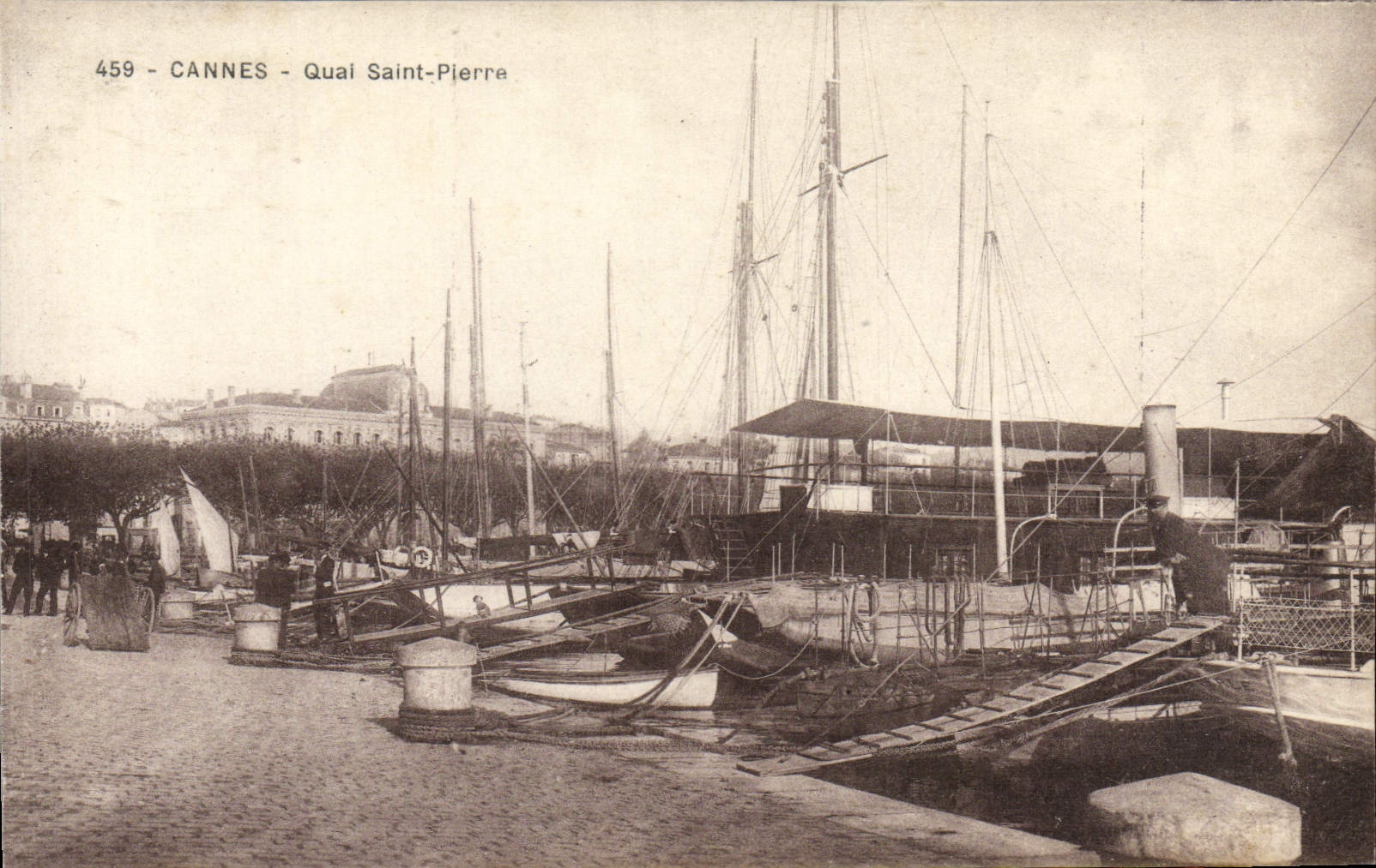 CPA Cannes Quai Saint Pierre Bateaux 