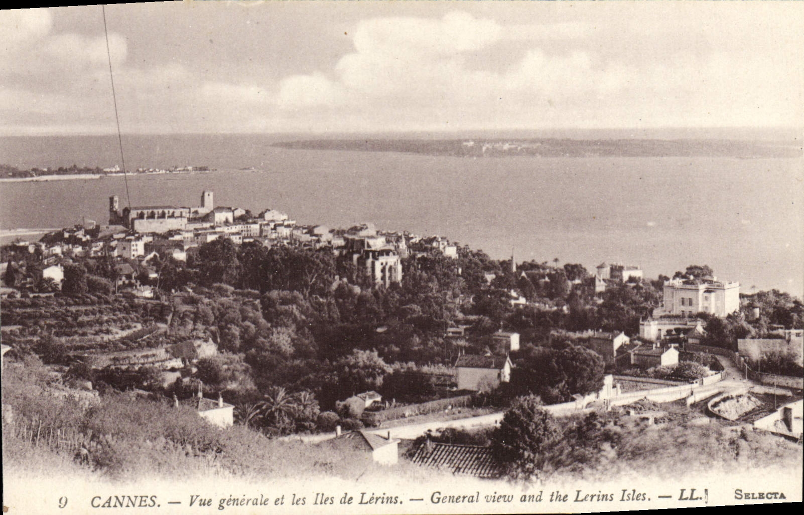 CPA Cannes Vue Generale et les Iles de Lerins